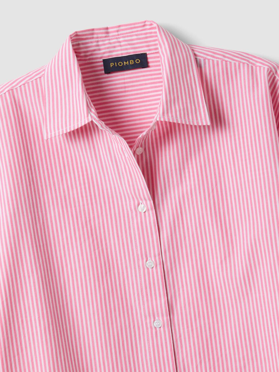 &Uuml;bergro&szlig;es Hemd aus reinem Baumwollstoff mit wei&szlig;en und rosa Streifen_5
