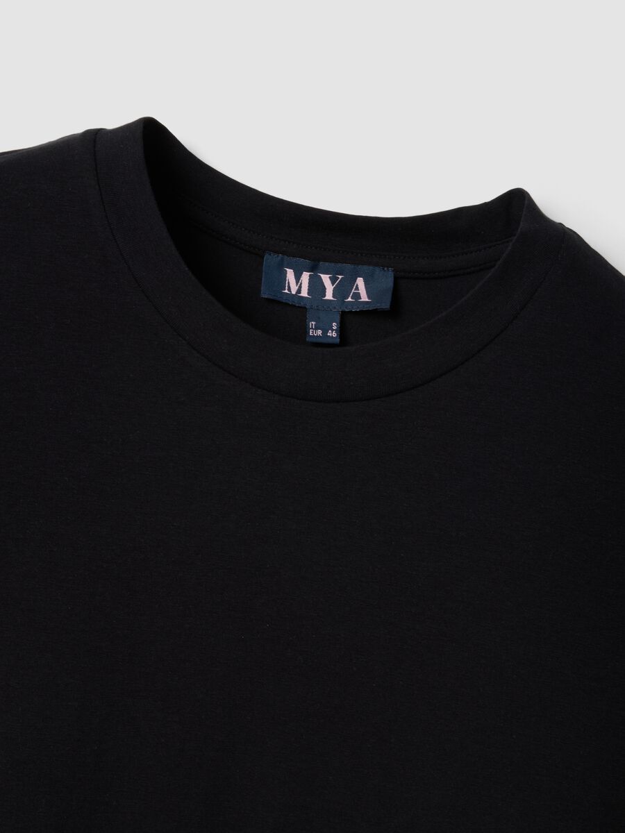 Camiseta negra de algod&oacute;n y modal el&aacute;stico_1