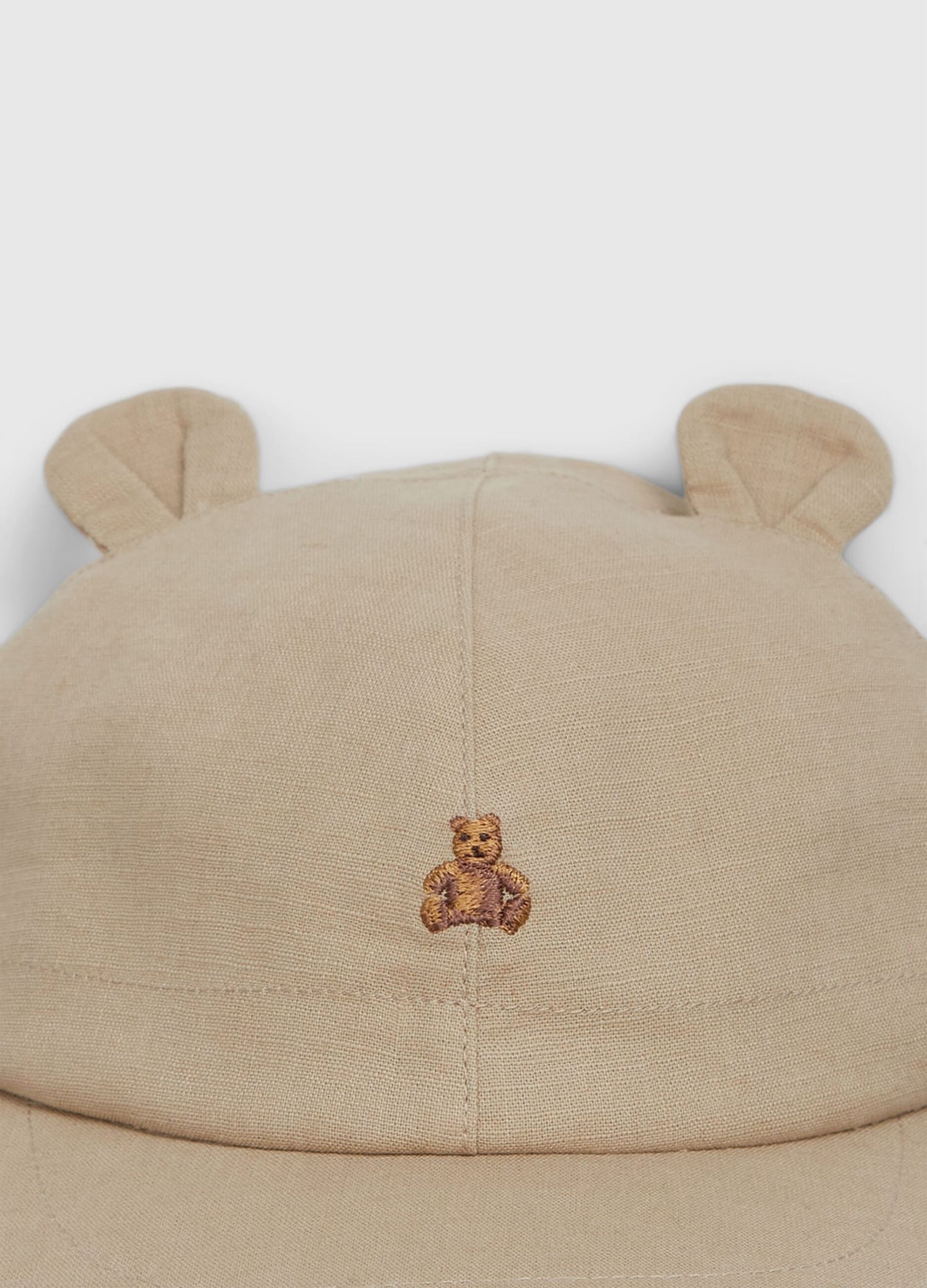 Linen and cotton hat with teddy bear embroidery