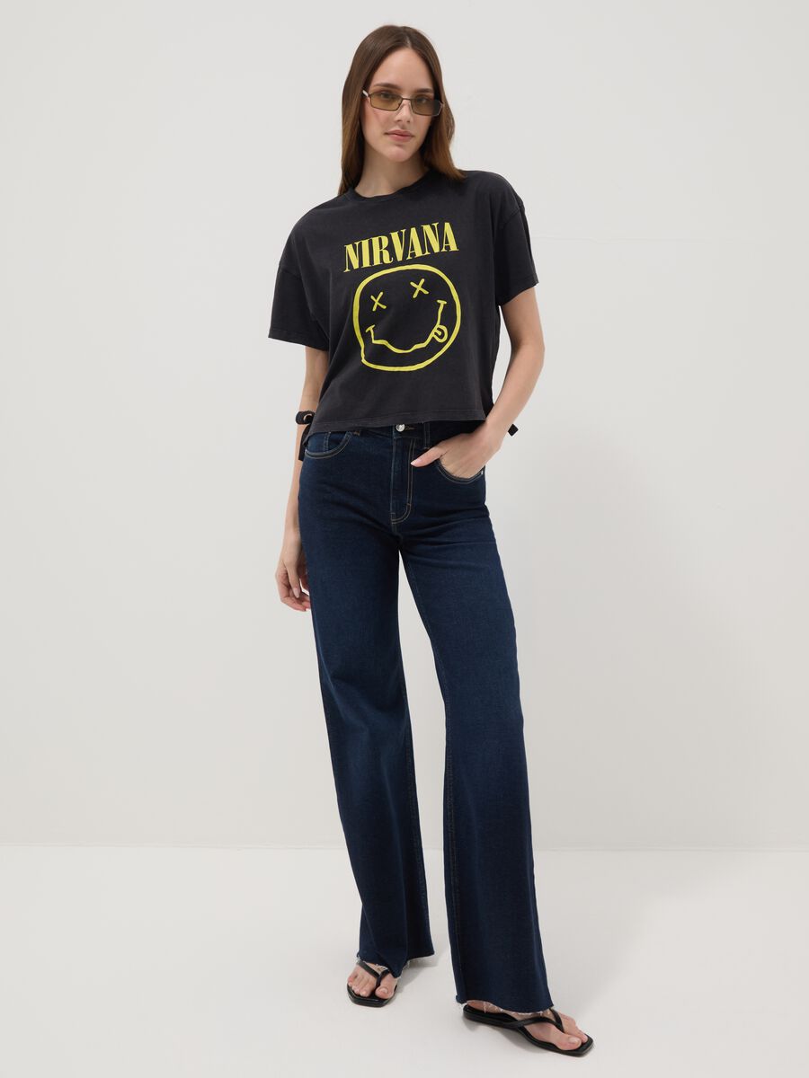Camiseta negra de algod&oacute;n puro con estampado Nirvana, corte regular_1