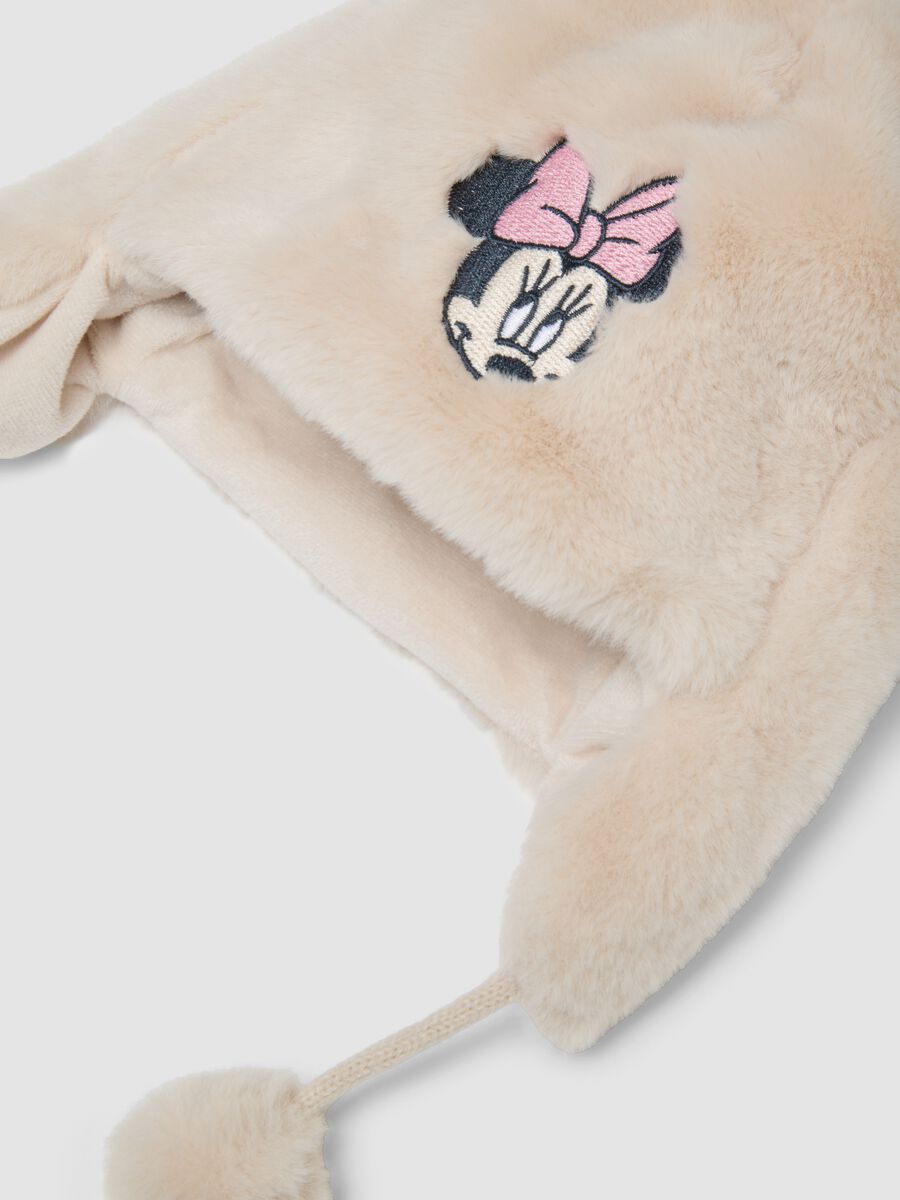 Cappello bianco con paraorecchie e pon pon_2