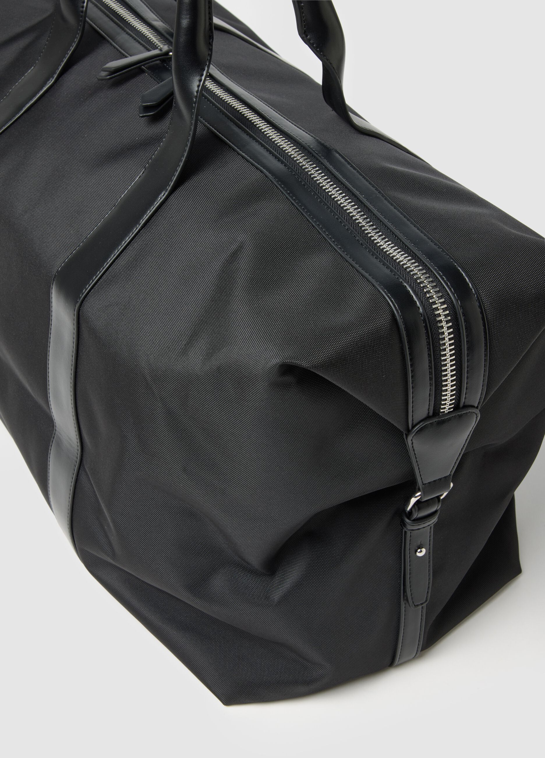 Black travel bag with strong handles and zip closure