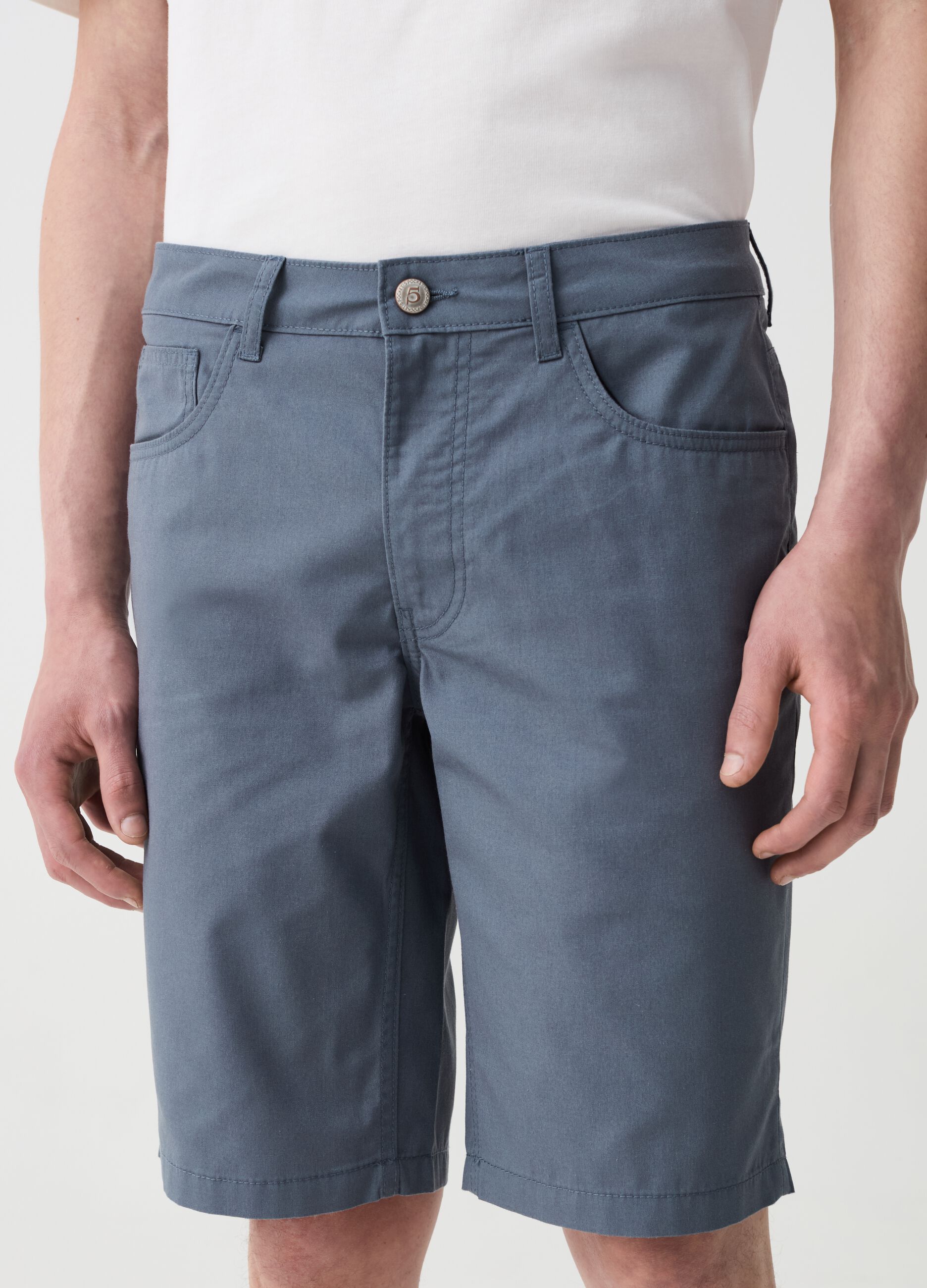 Five-pocket solid colour Bermuda shorts