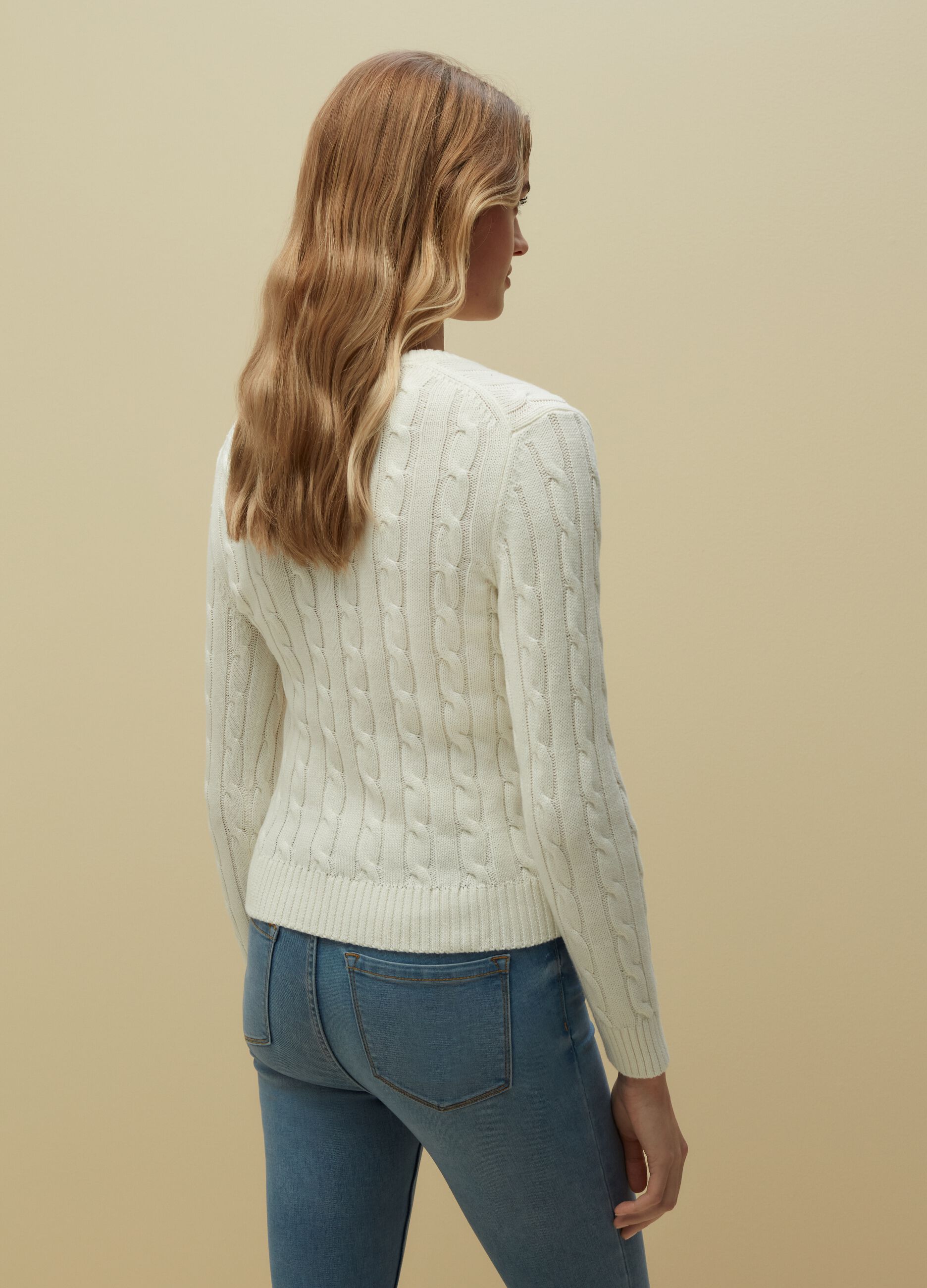 Pullover with ribbed design