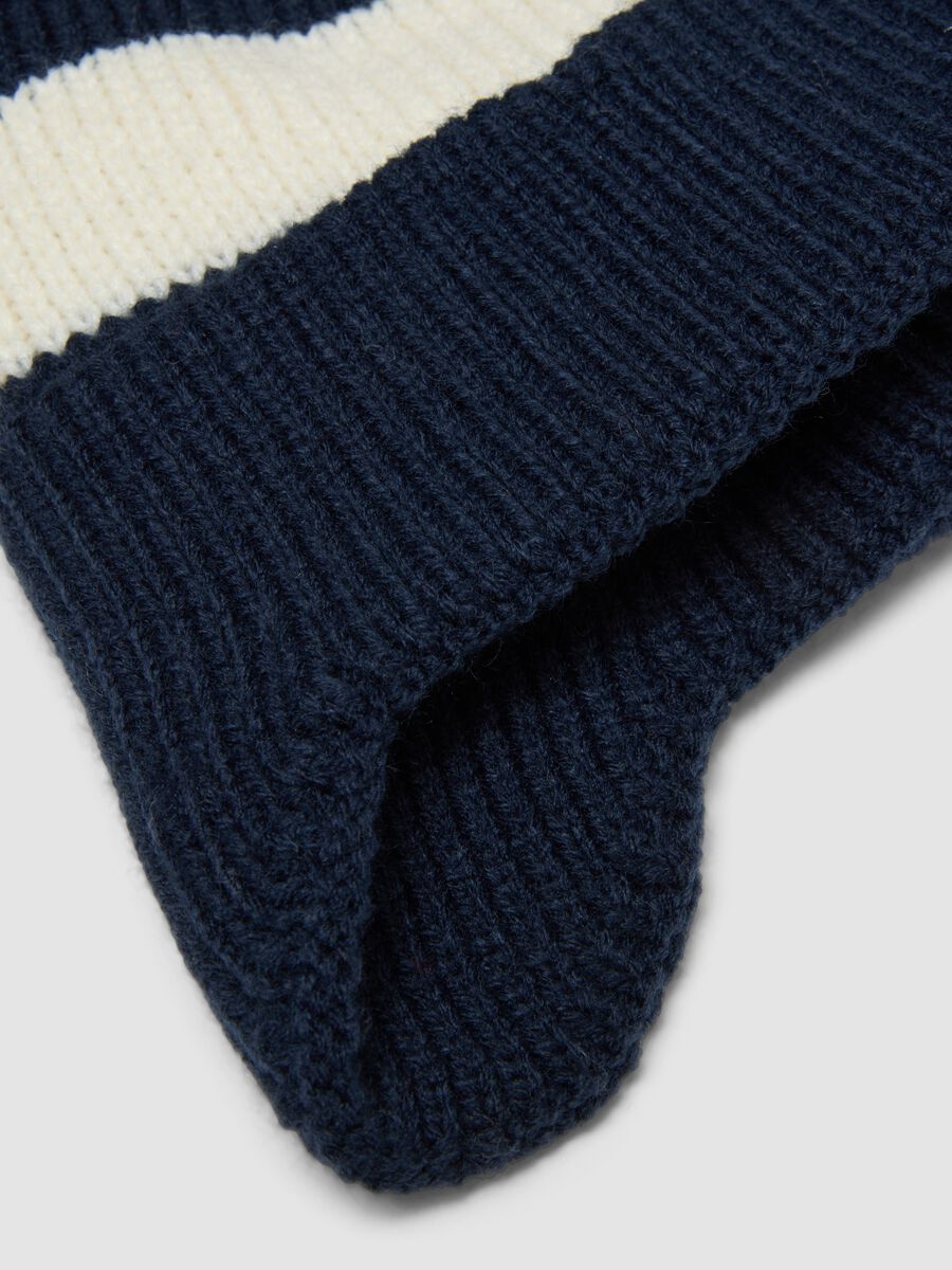 Cappello blu navy, avorio e beige chiaro con pon pon_1