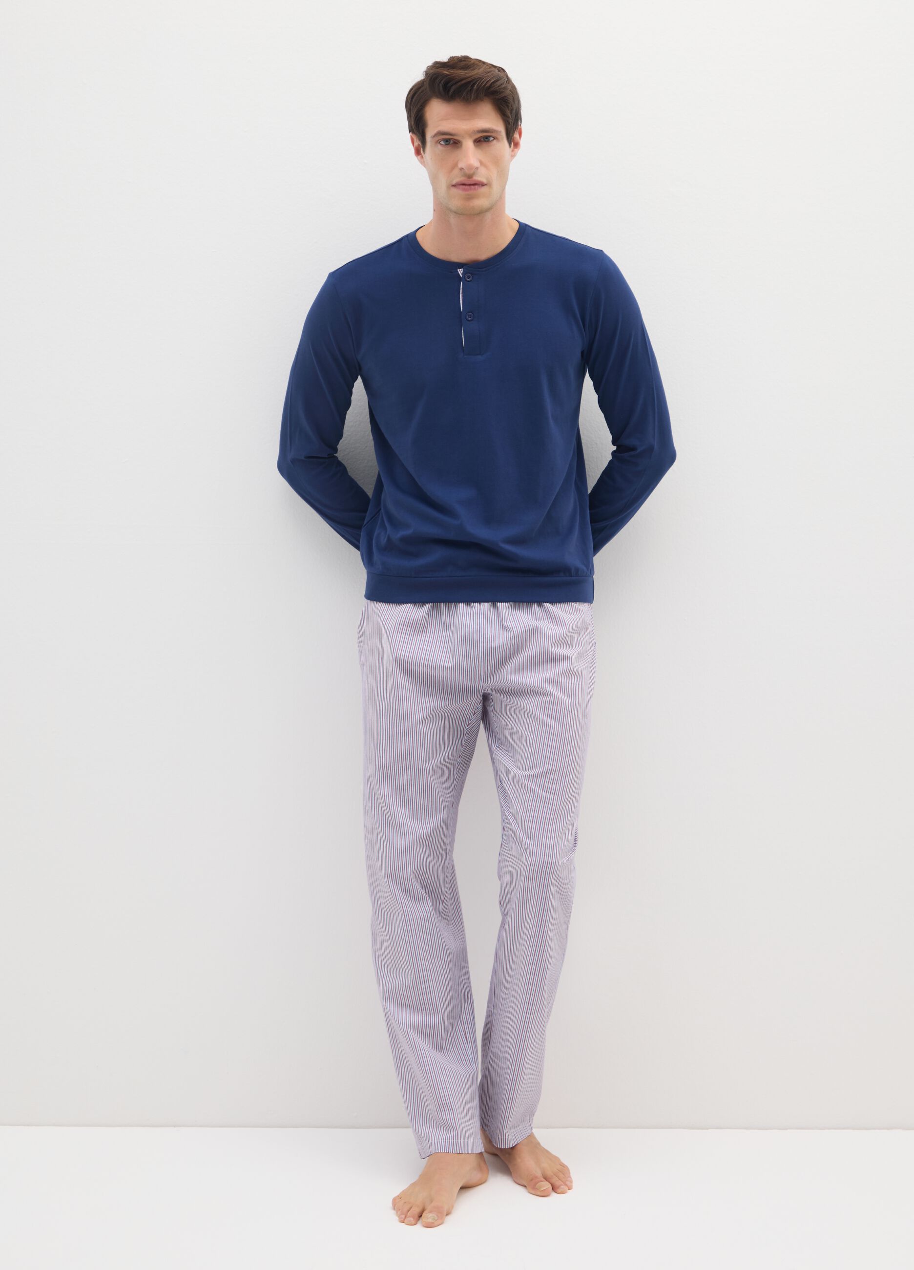 &Mu;&alpha;&kappa;&rho;&iota;ά &pi;&iota;&tau;&zeta;ά&mu;&alpha; &mu;&epsilon; &pi;&omicron;&lambda;ύ&chi;&rho;&omega;&mu;&epsilon;&sigmaf; &rho;ί&gamma;&epsilon;&sigmaf; &alpha;&pi;ό &kappa;&alpha;&theta;&alpha;&rho;ό &beta;&alpha;&mu;&beta;ά&kappa;&iota; &sigma;&epsilon; &kappa;&alpha;&nu;&omicron;&nu;&iota;&kappa;ή &epsilon;&phi;&alpha;&rho;&mu;&omicron;&gamma;ή