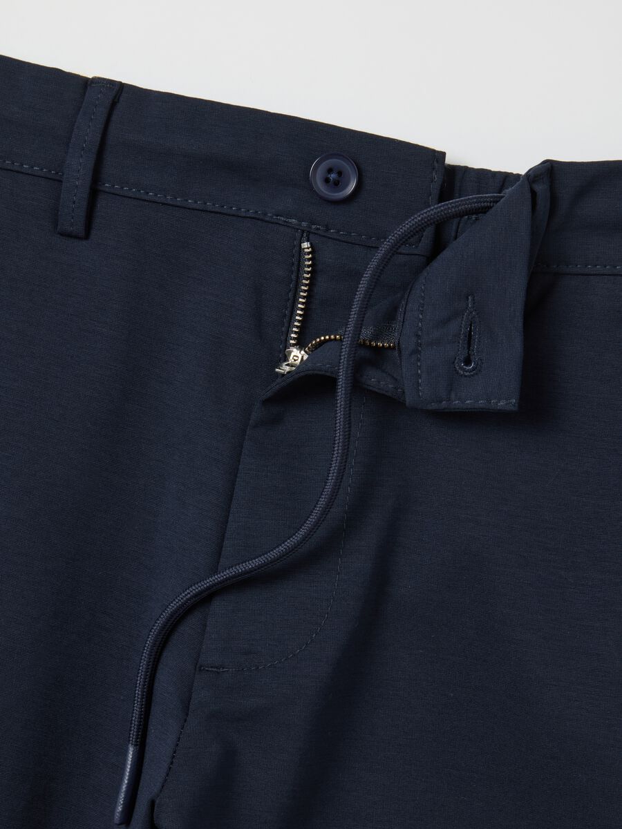 Blue cotton blend regular fit chino trousers_5