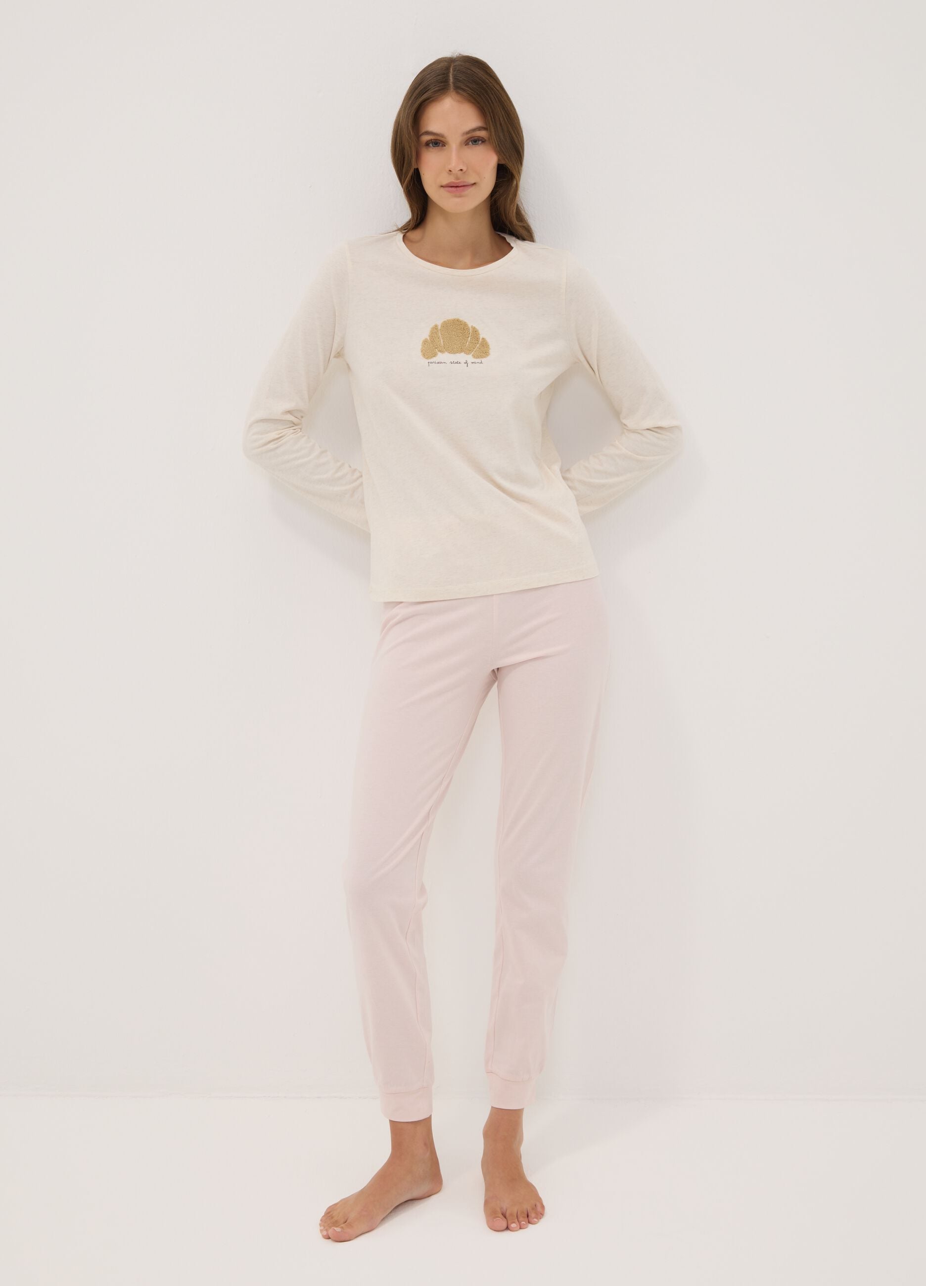 Beige organic cotton pyjamas with raised croissant embroidery