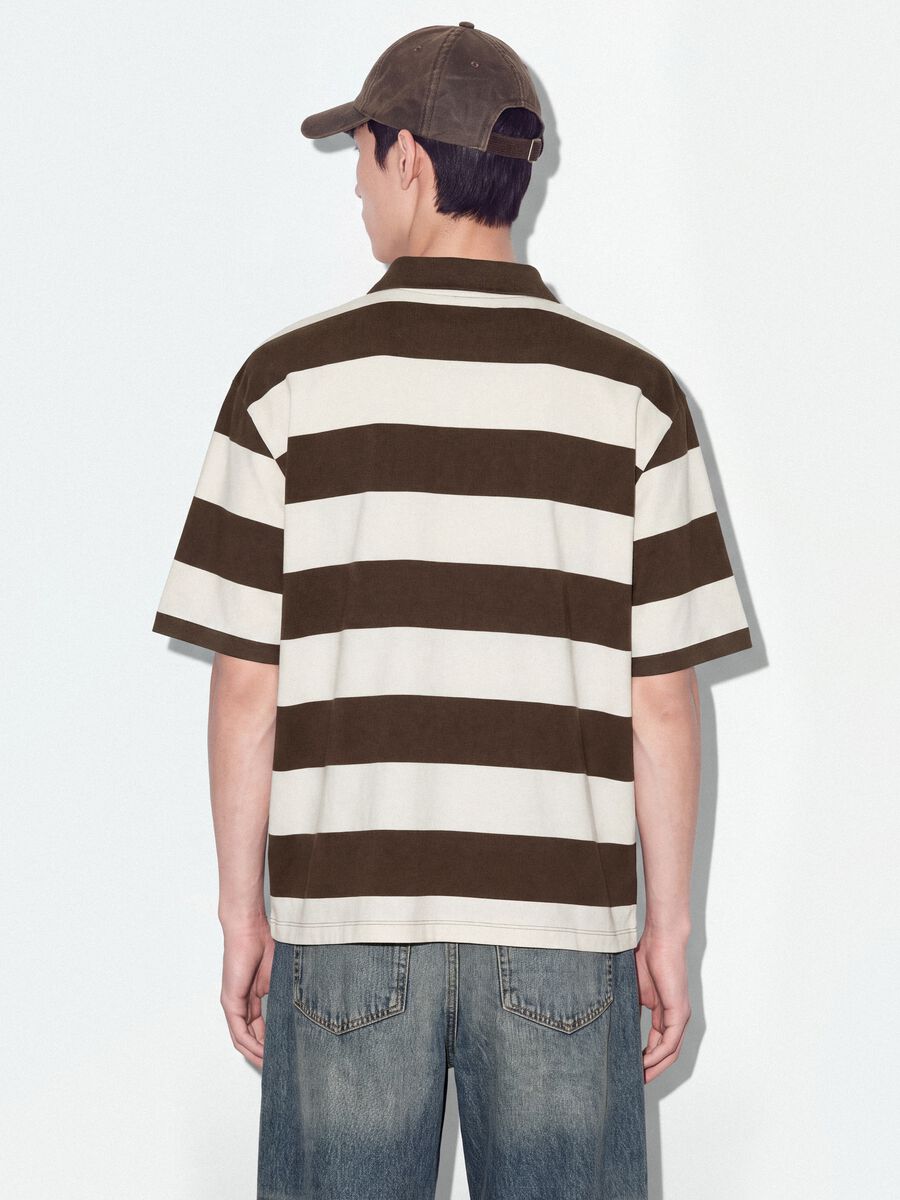 Braunes Poloshirt aus reiner Baumwolle mit Streifen, Regular Fit_3