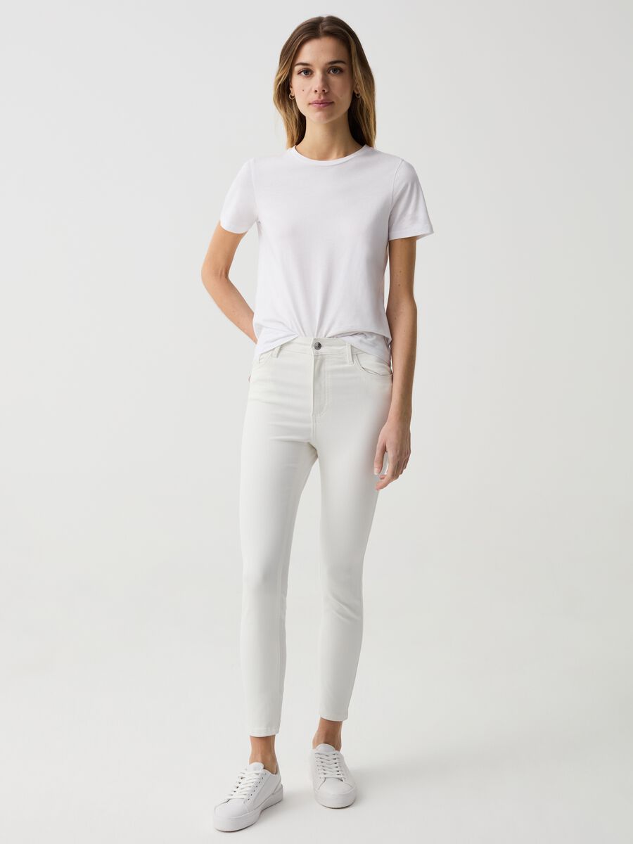 Skinny-fit cropped jeans with five pockets_0