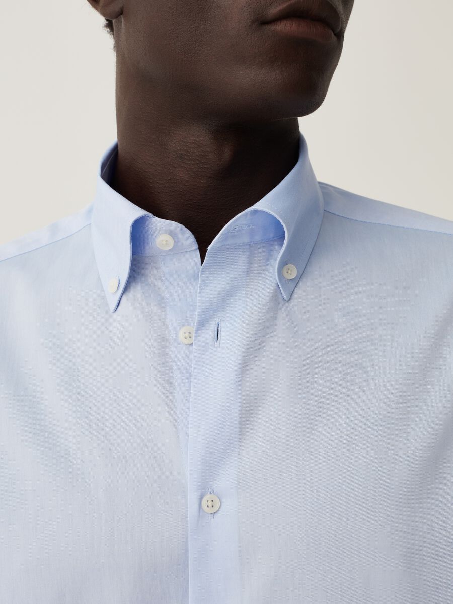 Regular-fit shirt in cotton with button-down collar_3