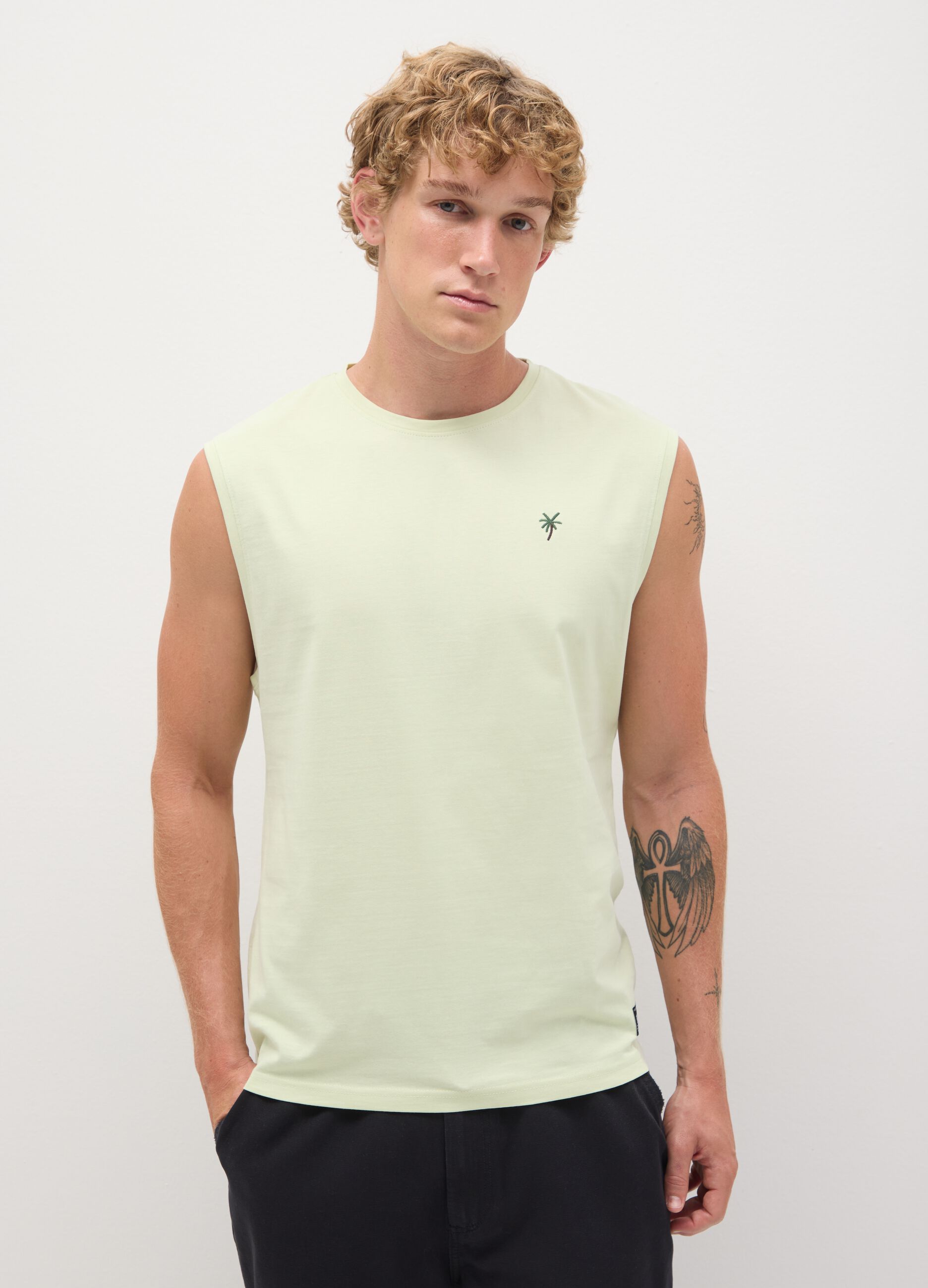 Men&rsquo;s green vest top in 100% cotton with regular fit