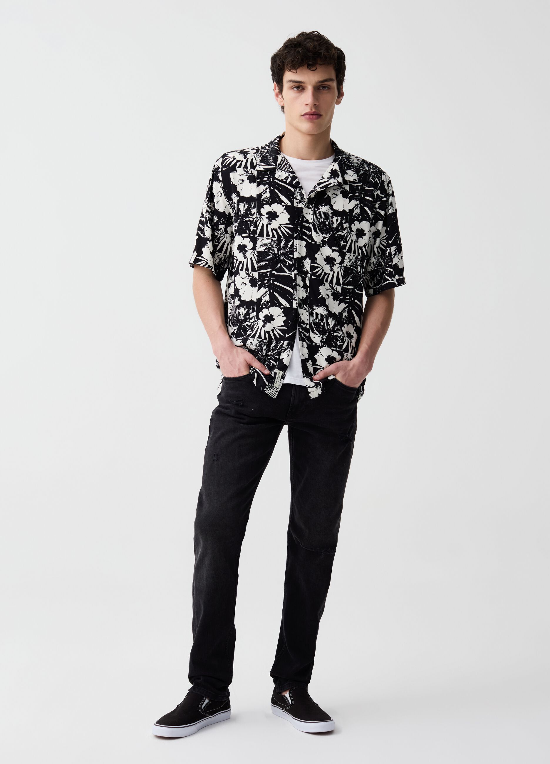 Short-sleeved shirt with flowers print