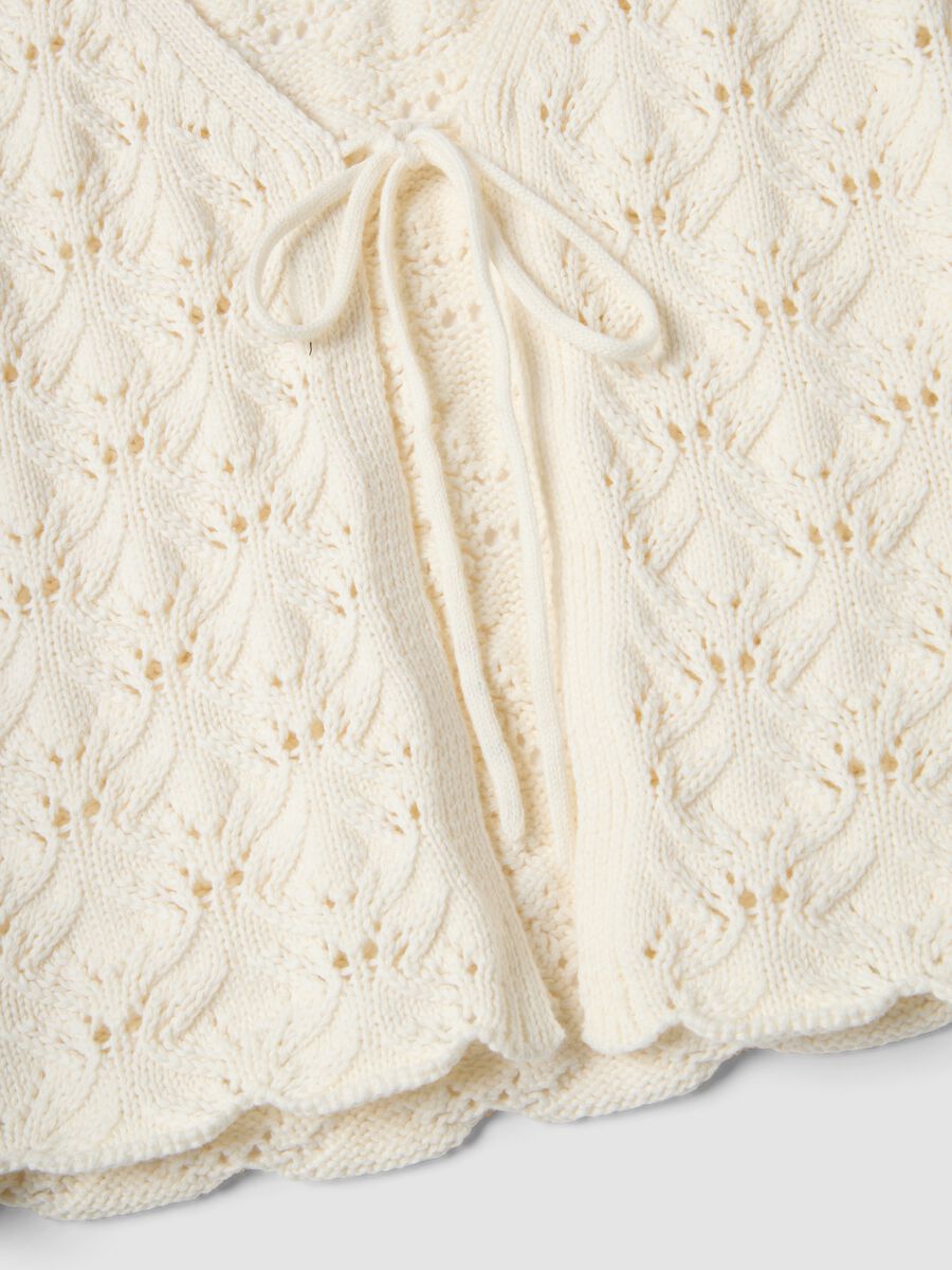 Weisse Weste aus reiner Baumwolle im Regular Fit mit Bindeband und tiefem V-Ausschnitt_5