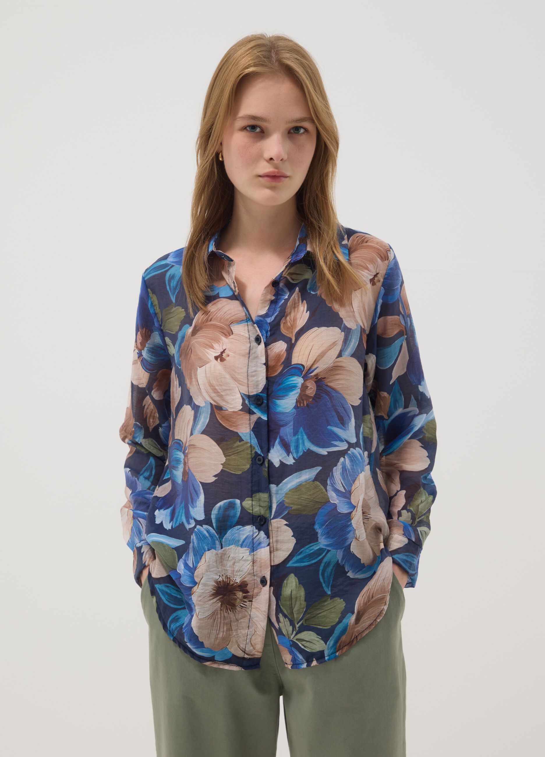 Blaue Hemdbluse aus Lyocell-Mix mit Blumenprint