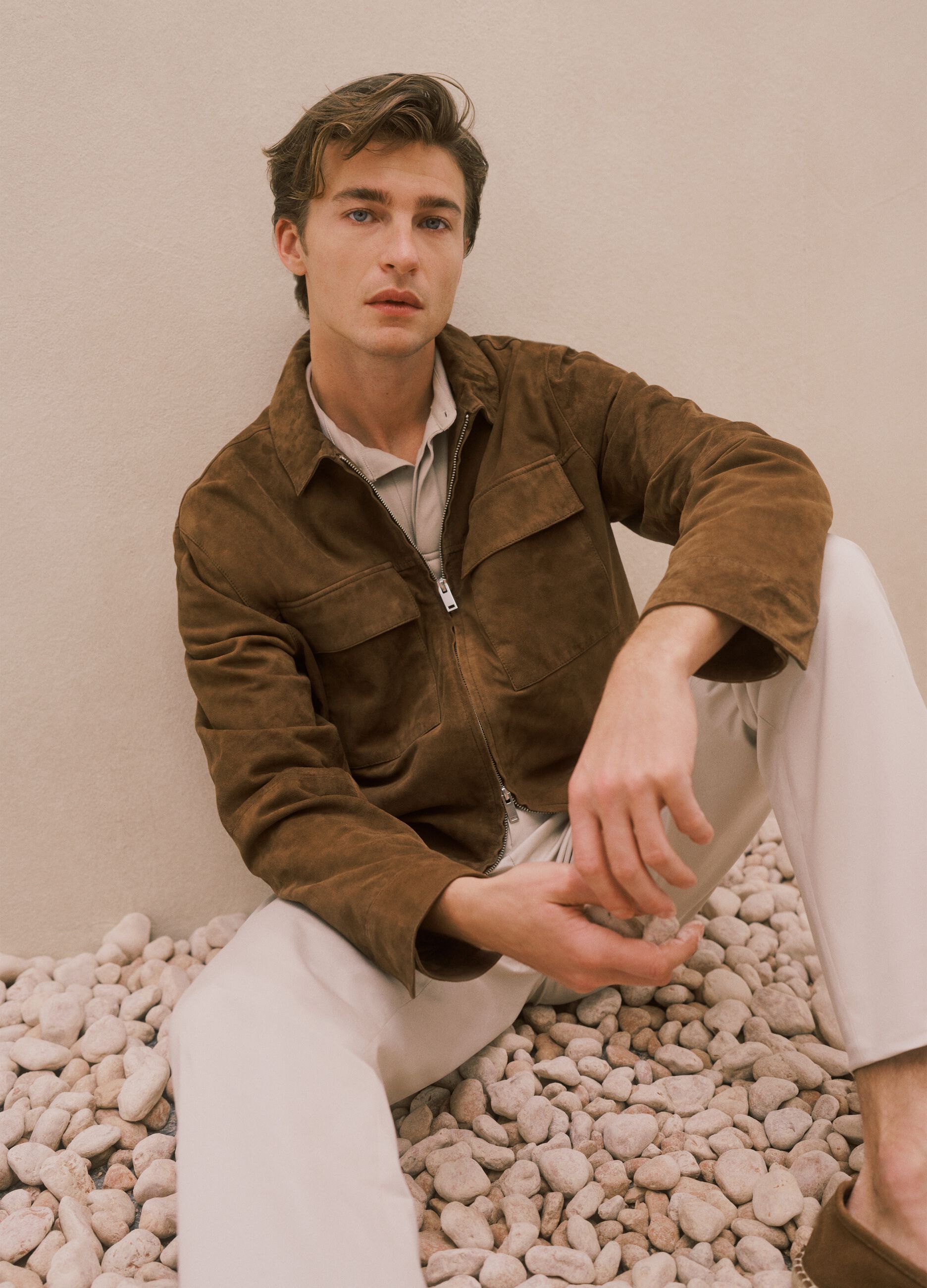 Leichte braune Echtlederjacke, regul&auml;re Passform mit Vollrei&szlig;verschluss