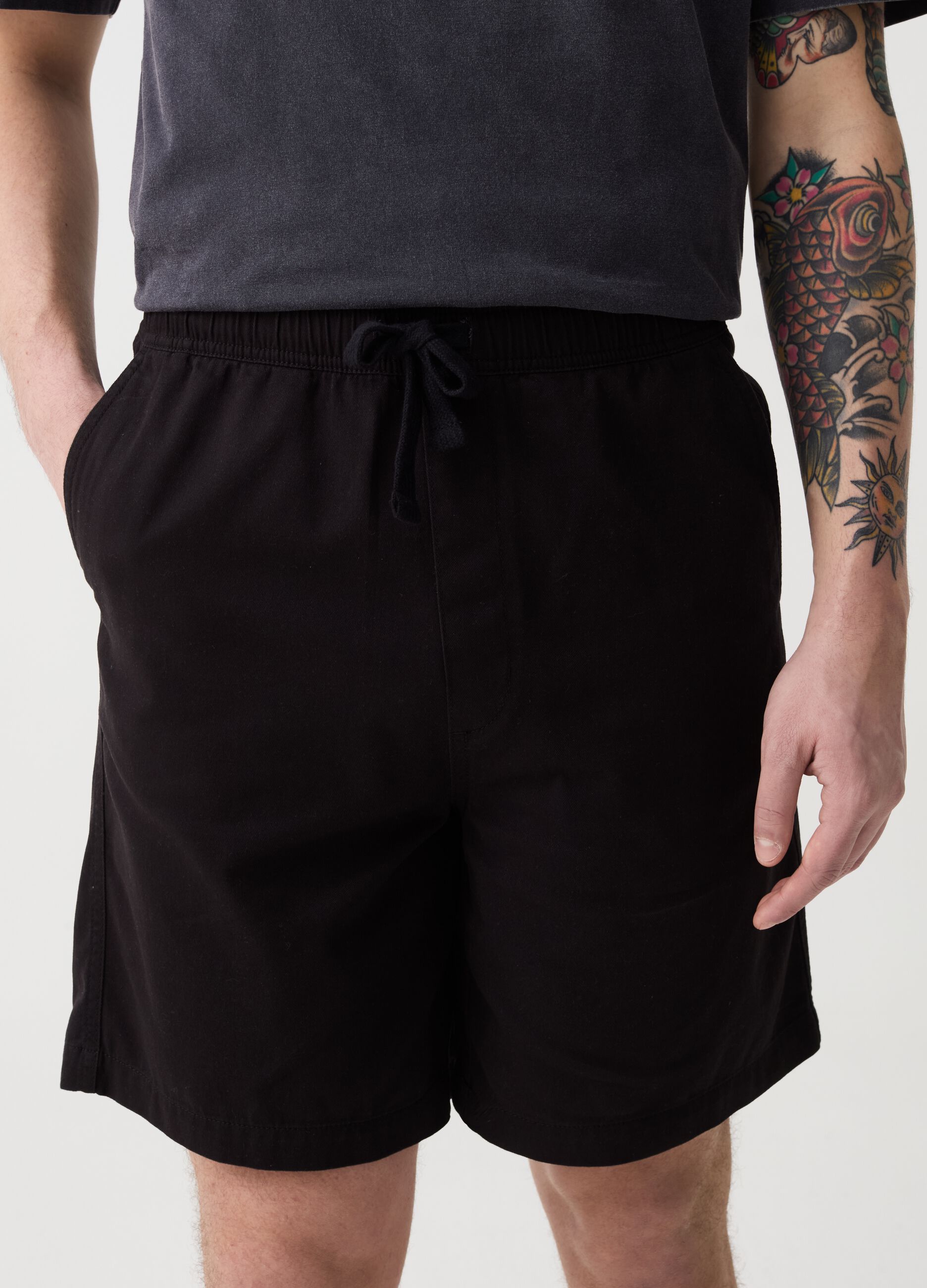 Bermuda joggers in cotton with drawstring
