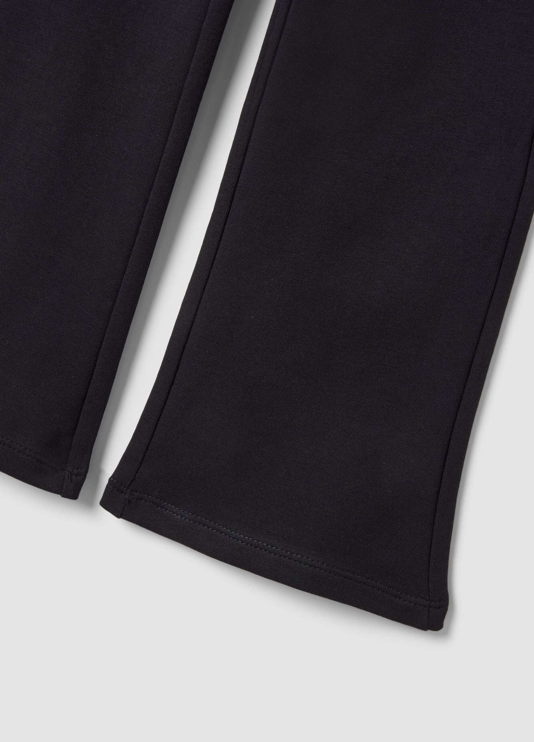 Schwarze Flare-Hose aus Bio-Baumwolle