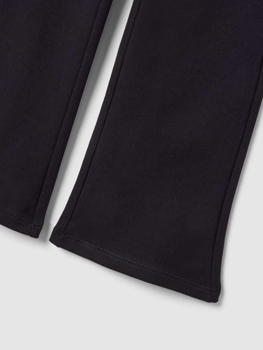 Schwarze Flare-Hose aus Bio-Baumwolle_3