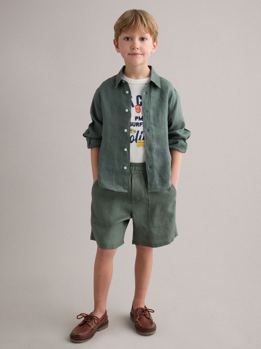 Green pure linen baggy fit cargo shorts for boys_0