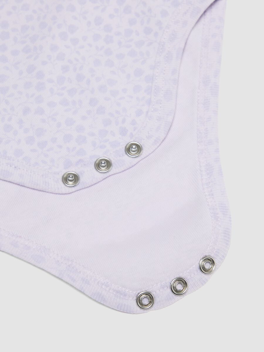 Multicolour sleeveless cotton bodysuit tripack for baby girls_3