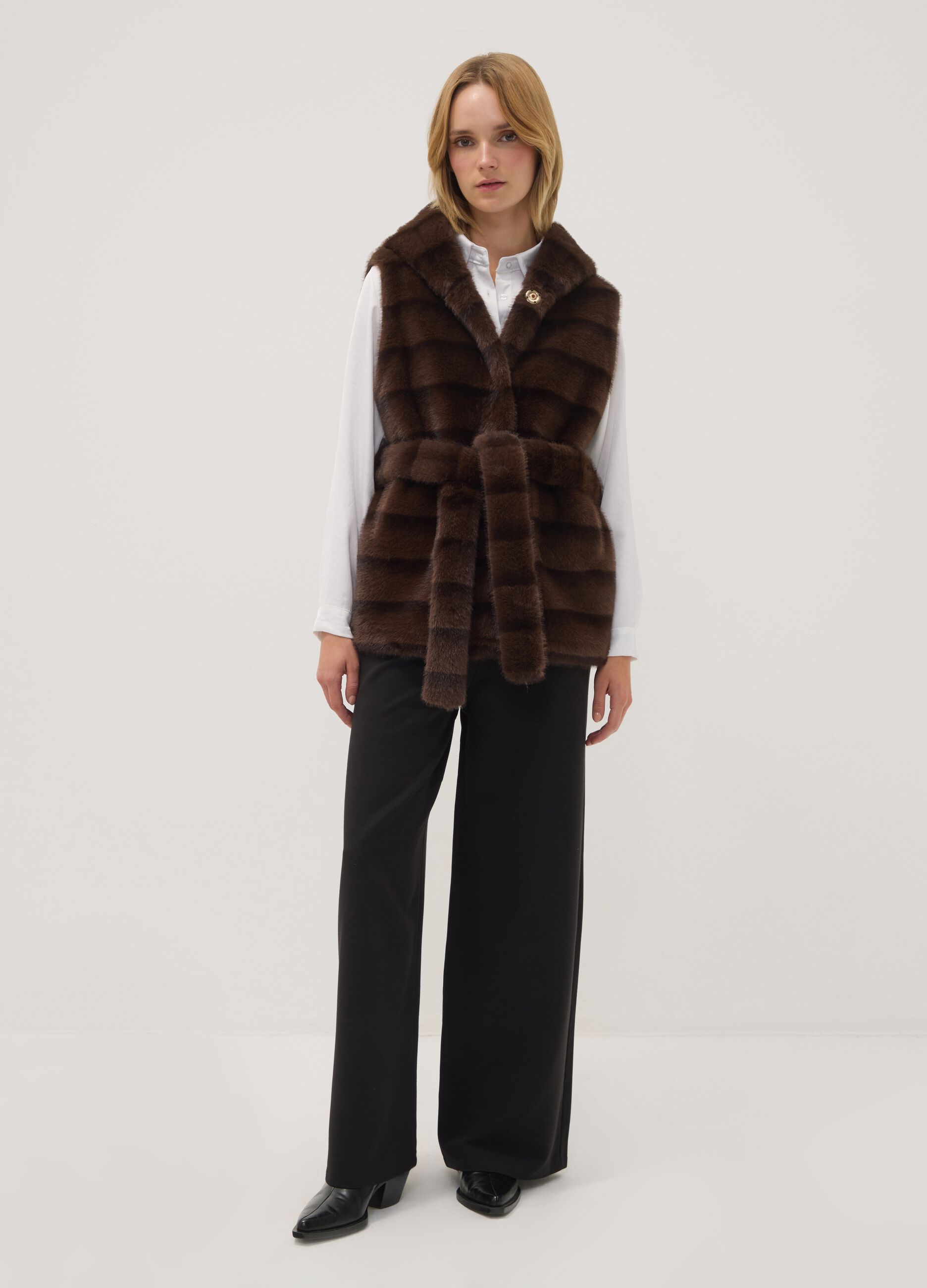 Gilet lungo marrone con cintura