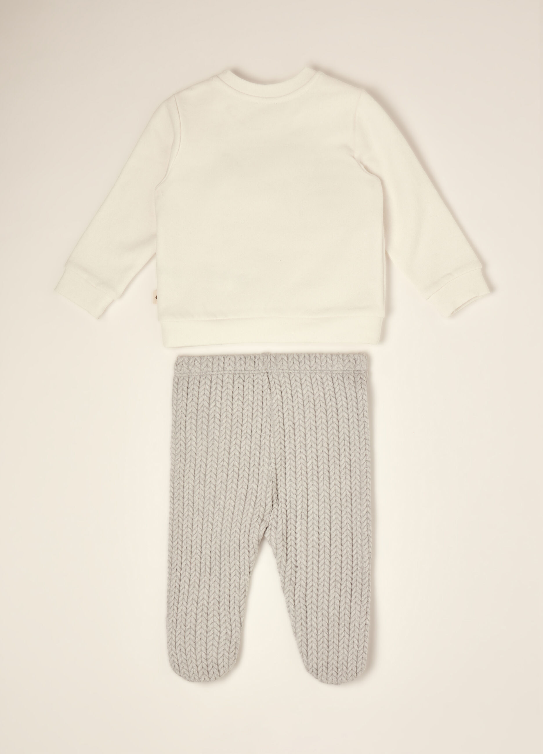 Conjunto branco em algod&atilde;o el&aacute;stico com cal&ccedil;as com p&eacute;s e estampado de panda