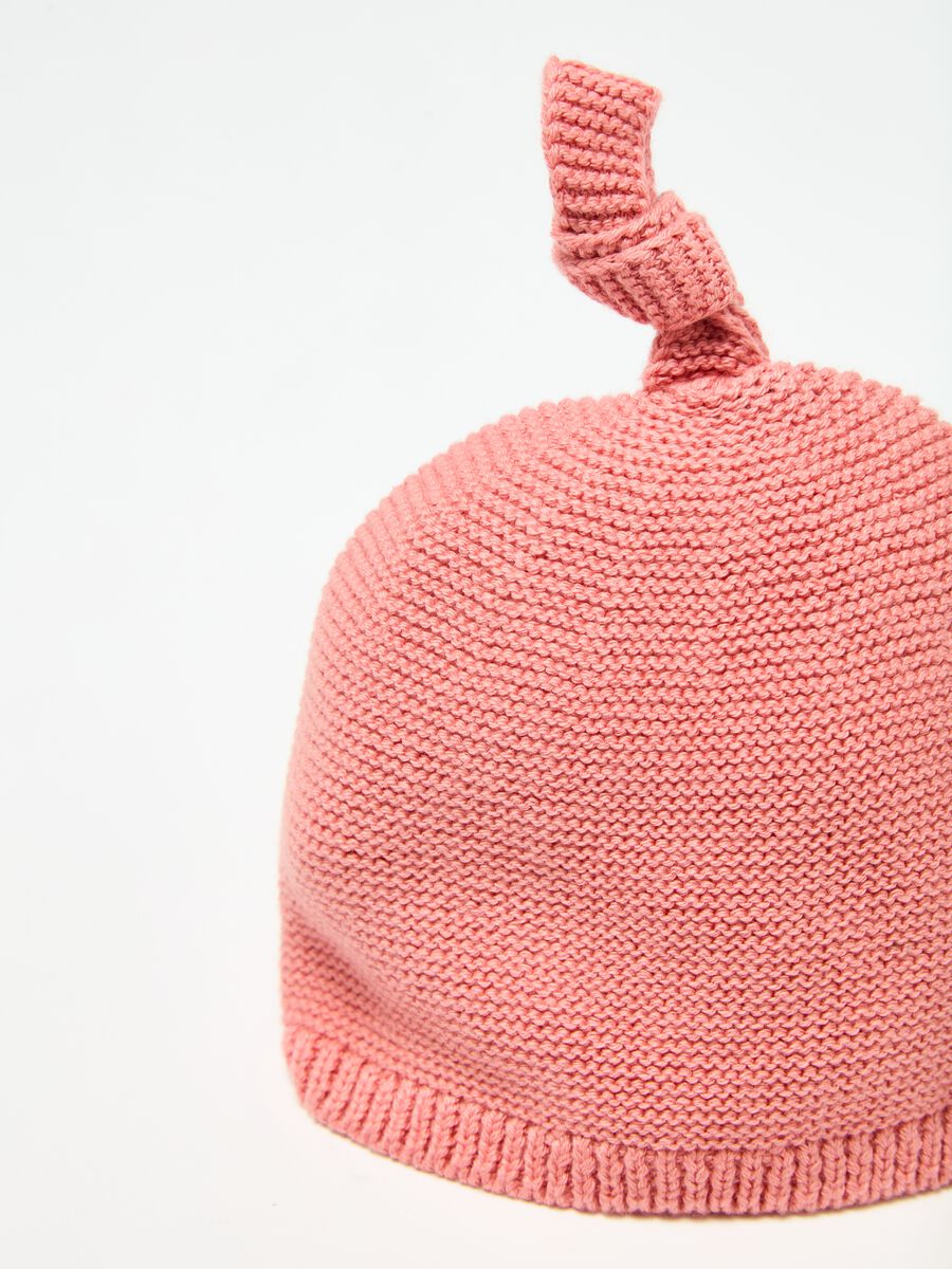 Knitted hat with knot_2