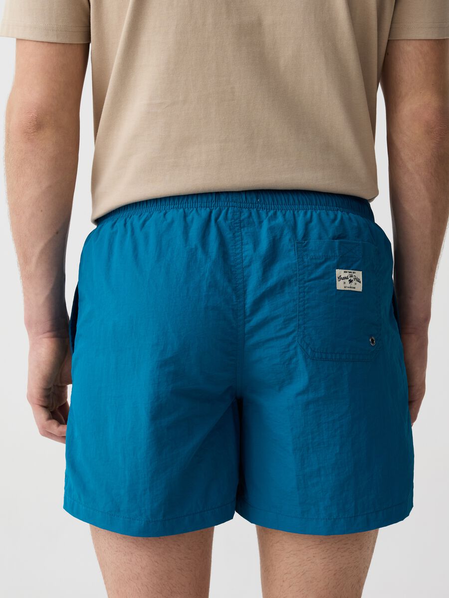 Swimming trunks with solid colour drawstring_1