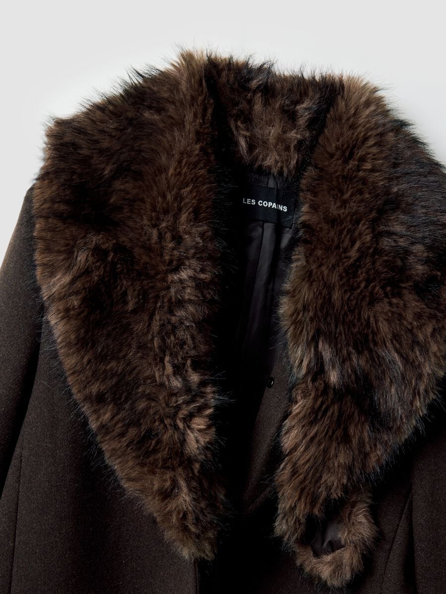 Long brown wool and viscose-blend coat with contrasting collar_5