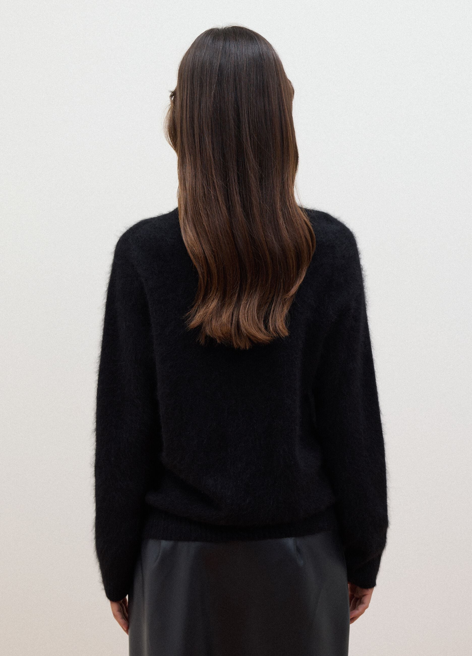 Maglia girocollo nera in misto lana e cashmere over fit