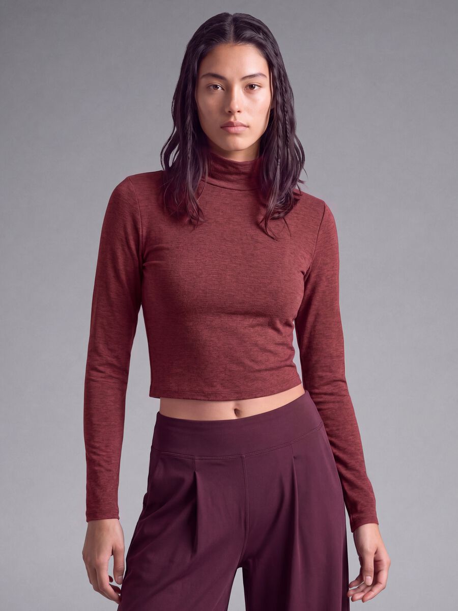 Red cropped stretch T-shirt with high neck_1