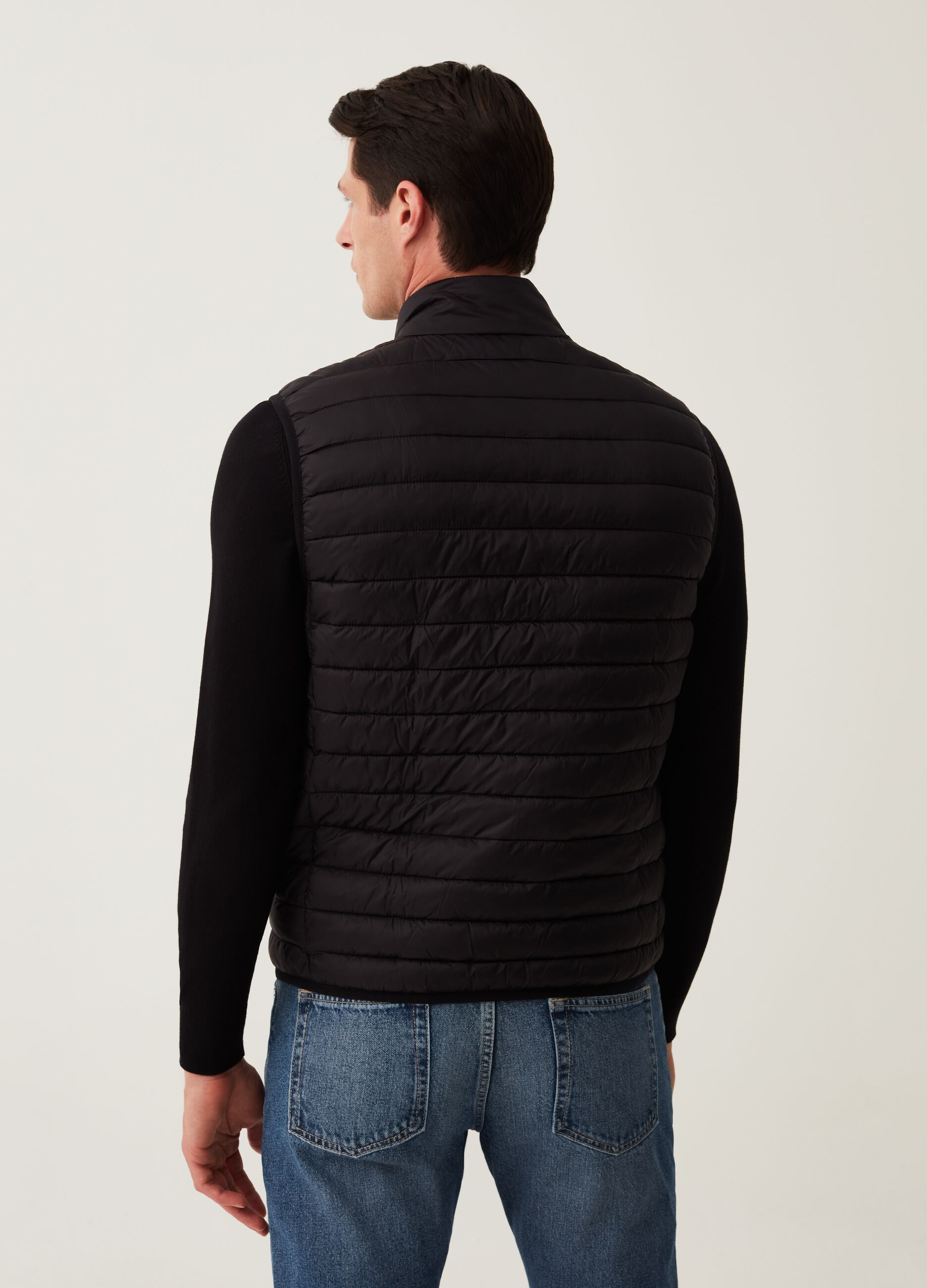 Ultralight gilet with high neck_2