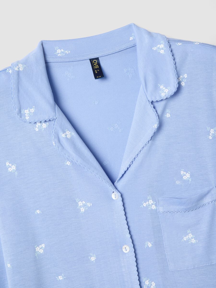 Blaue Viskose-Pyjamas im Regular Fit mit Blumenmuster_5
