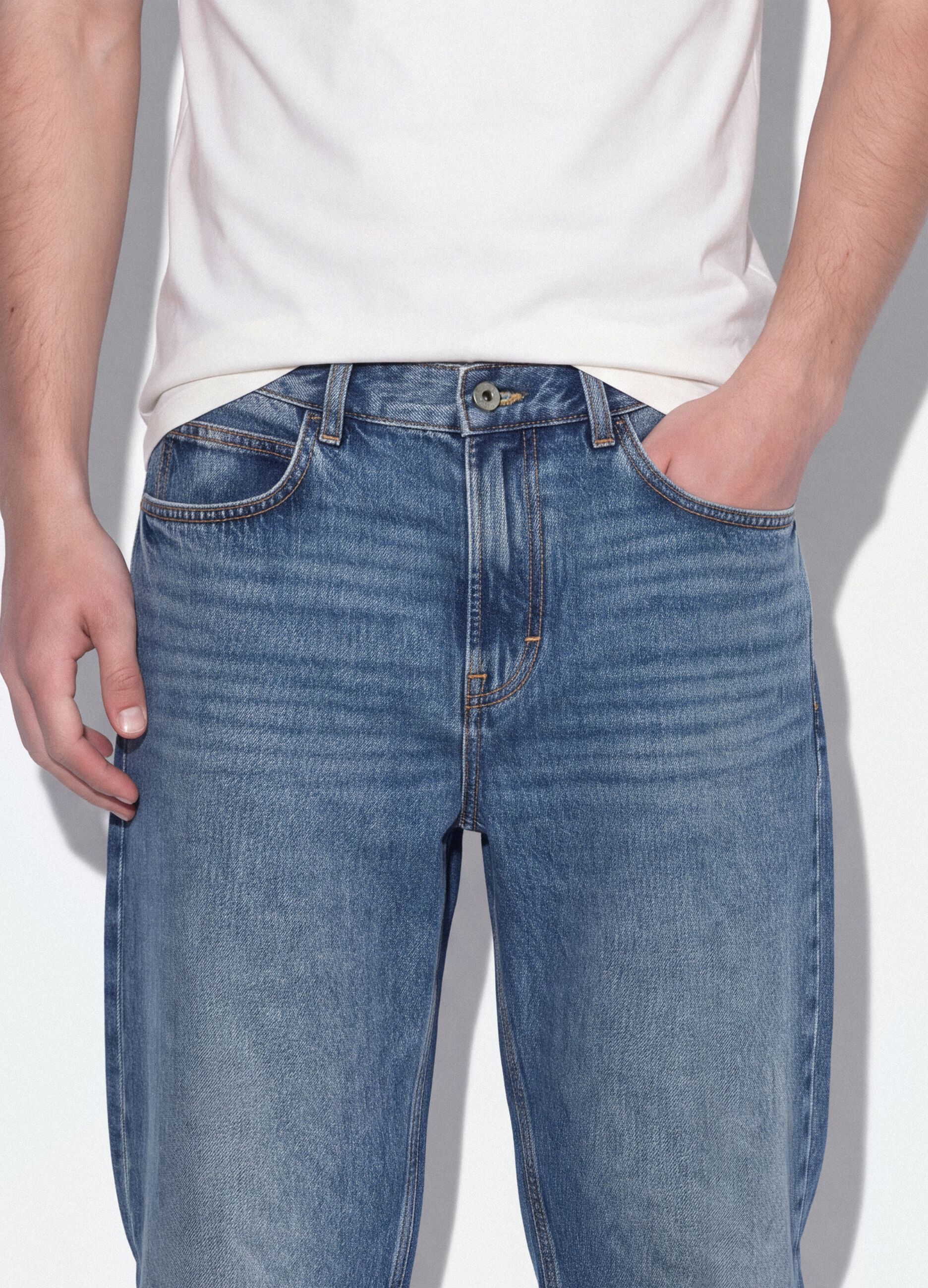 Blaue Denim-Jeans aus reiner Baumwolle im Loose Fit