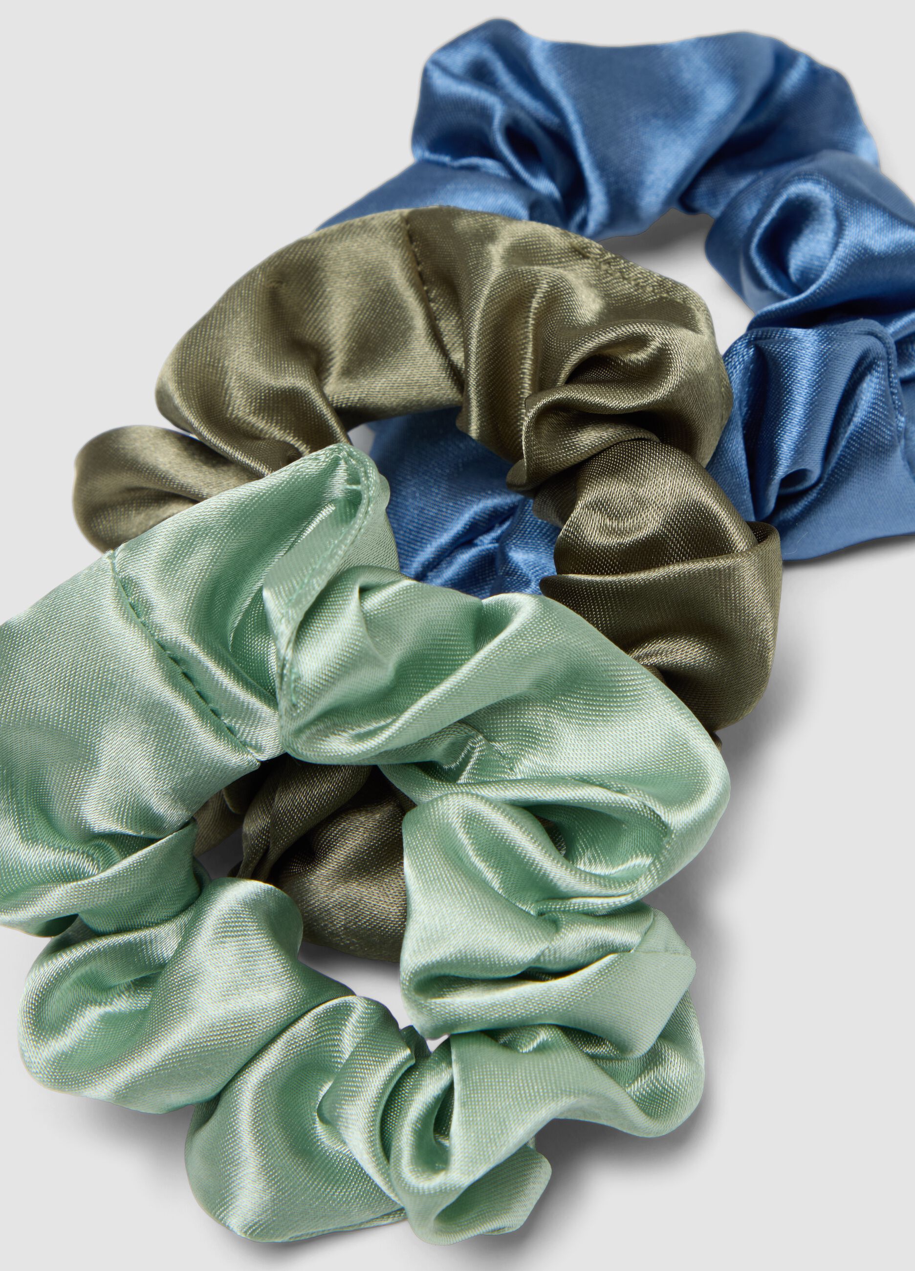 SINCERELY HAIR Scrunchies de cetim tamanho m&eacute;dio pack de 3 Azul e Verde