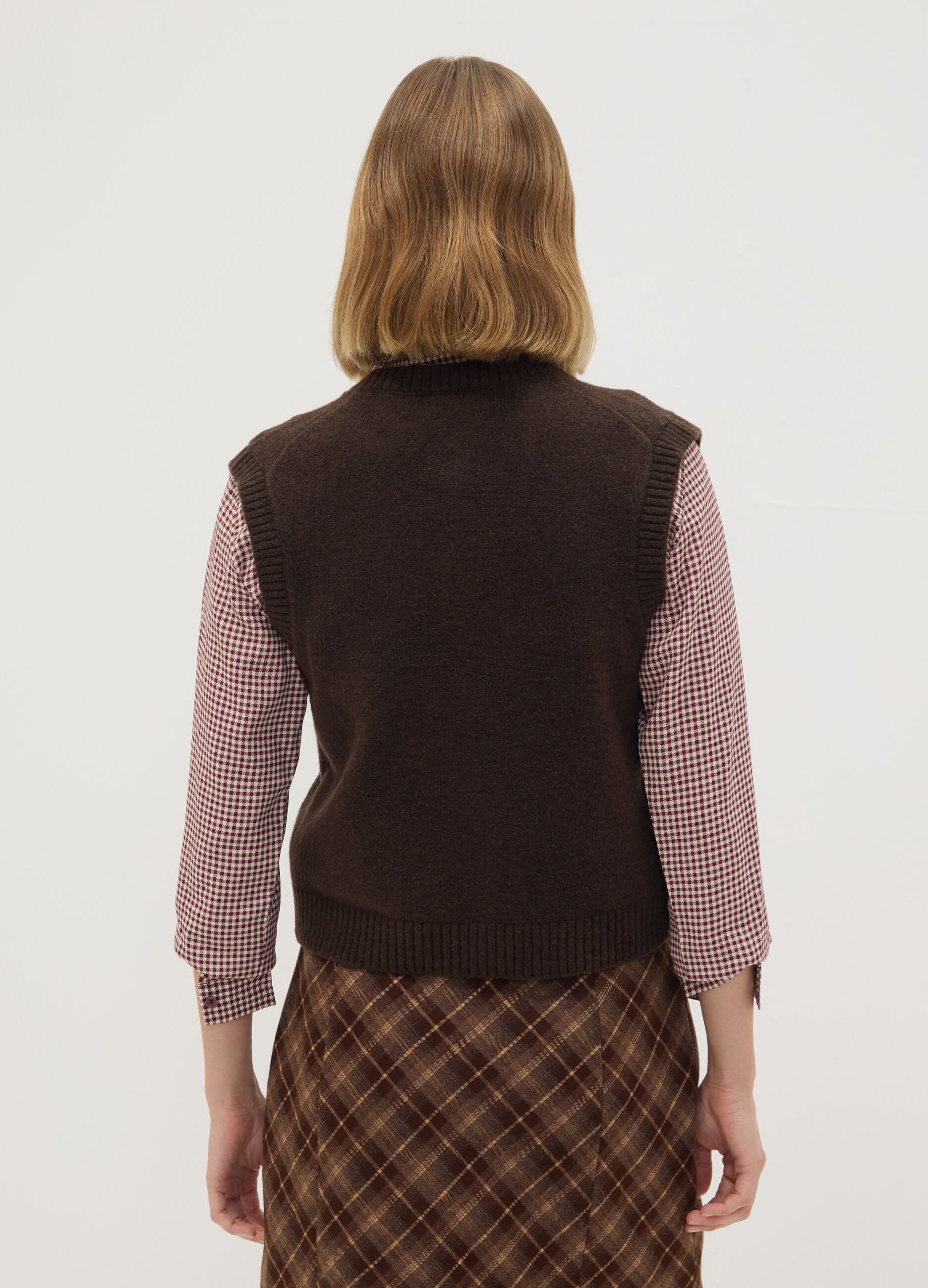 Gilet marrone in lana elasticizzata a girocollo