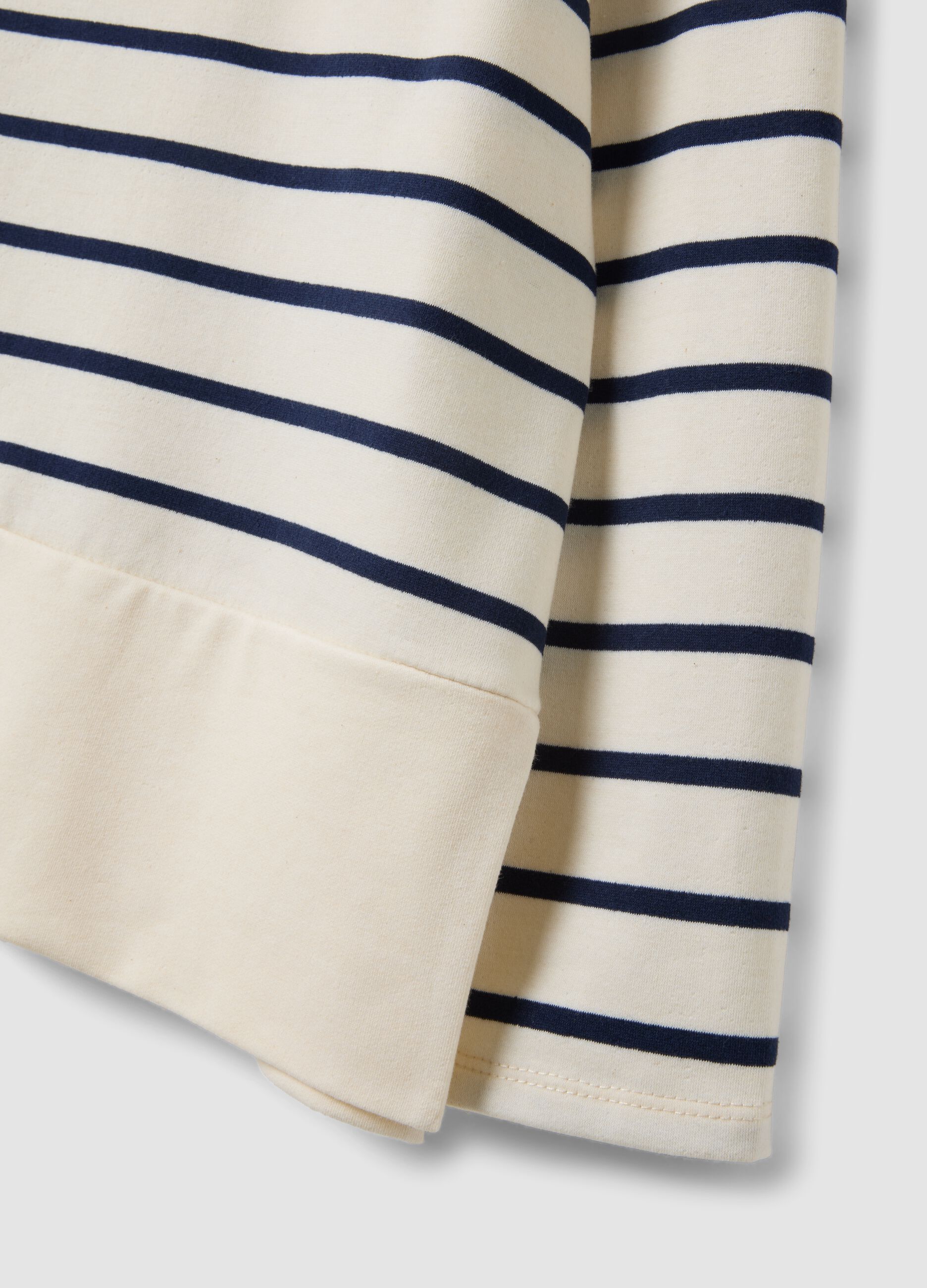 White cotton-stretch top with blue stripes, regular fit