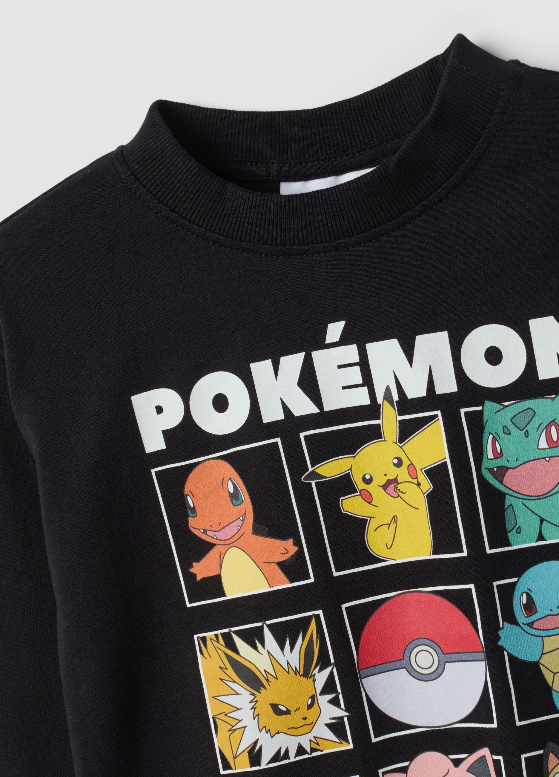 T-shirt preta 100% algod&atilde;o com gola redonda e estampado Pok&eacute;mon