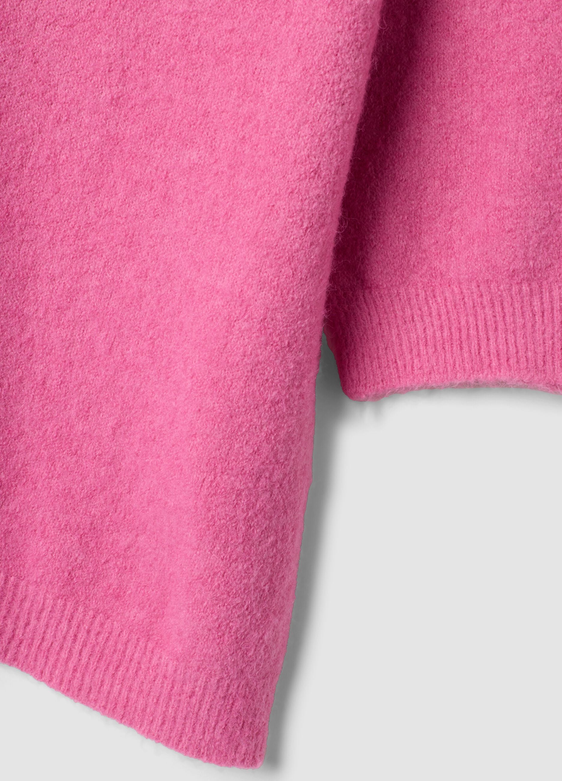 Rosa Pullover mit V-Ausschnitt im Regular Fit