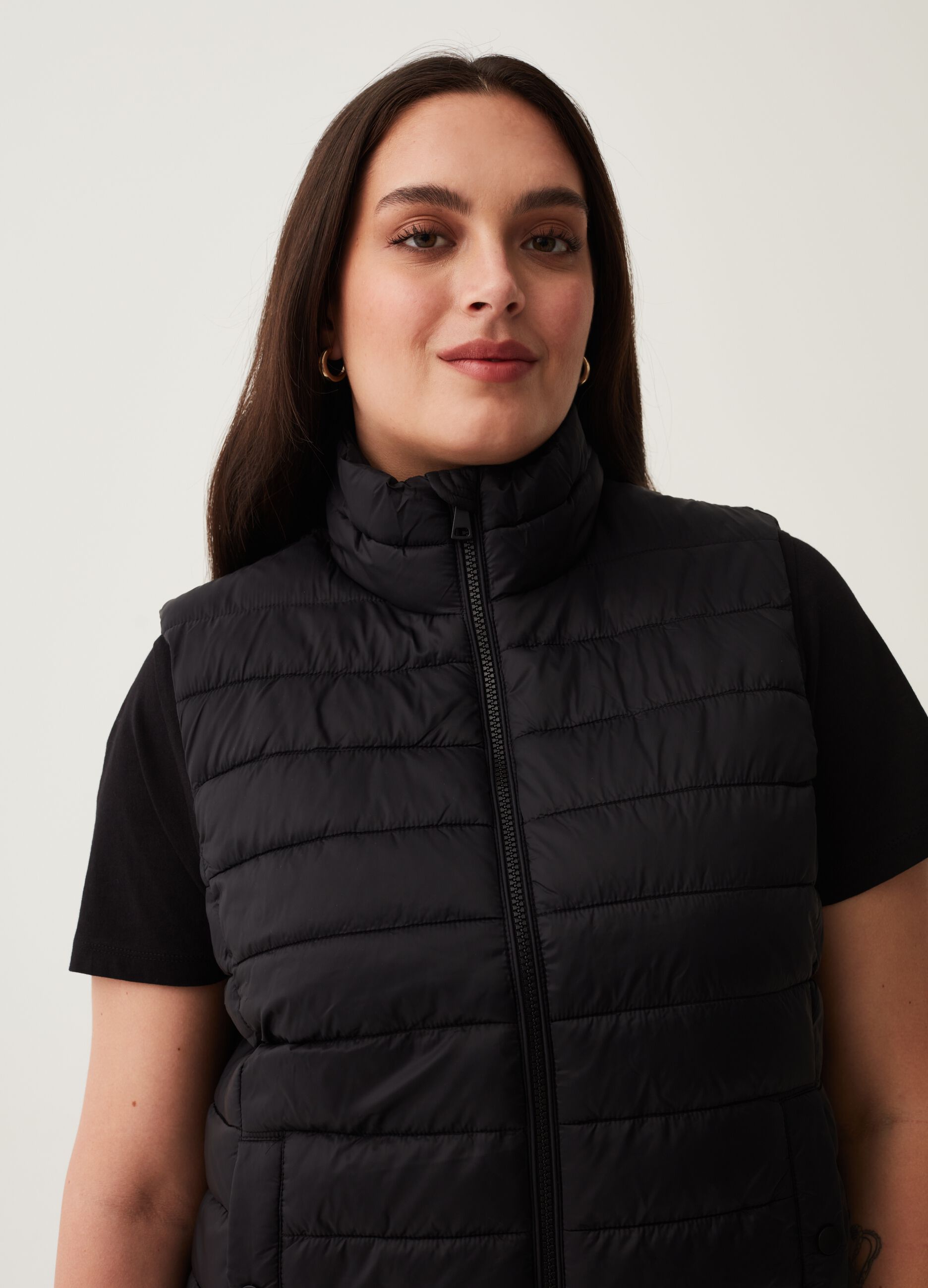 Curvy ultralight gilet with high neck_1