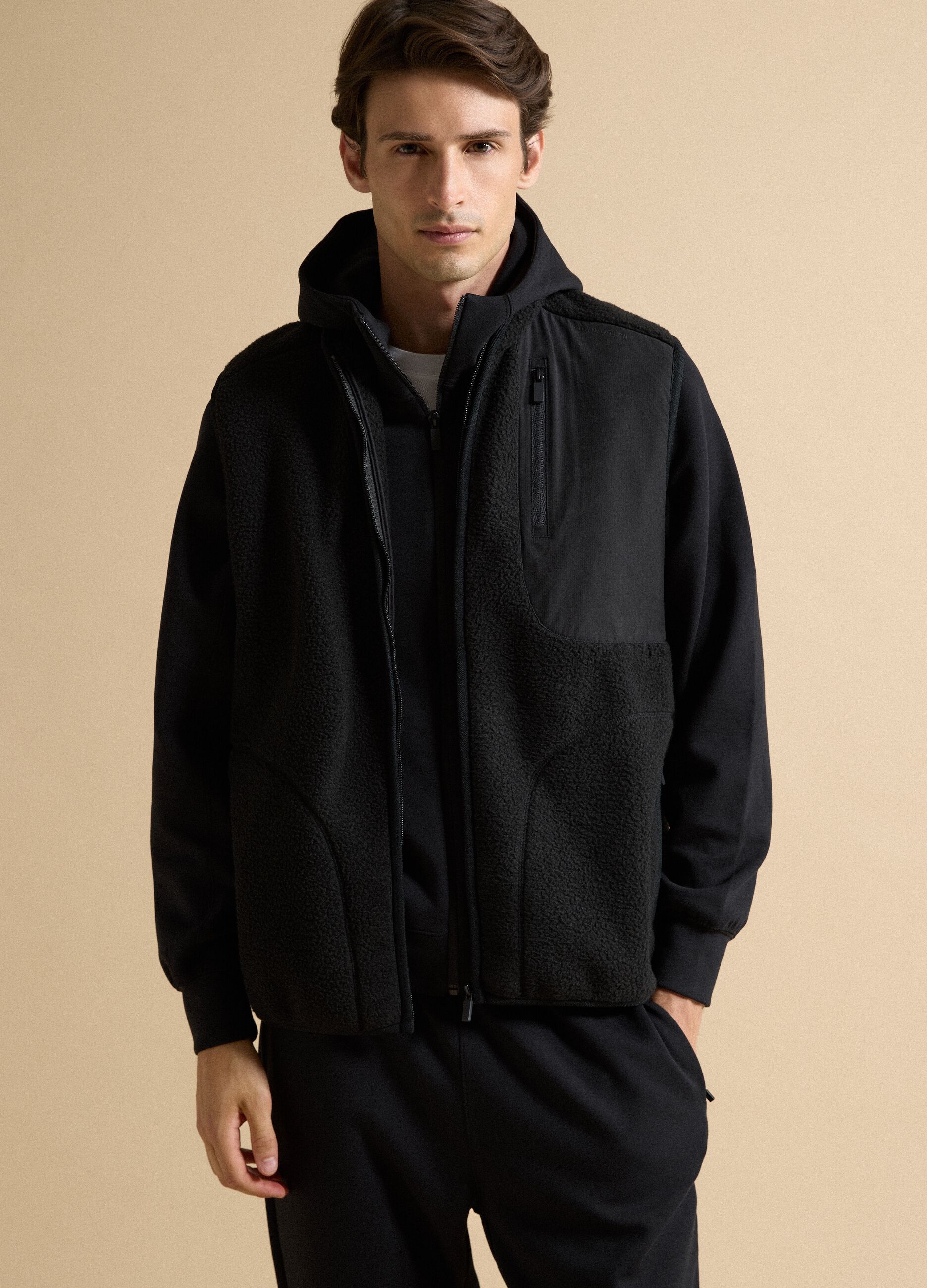 Felpa full-zip nera con colletto regular fit