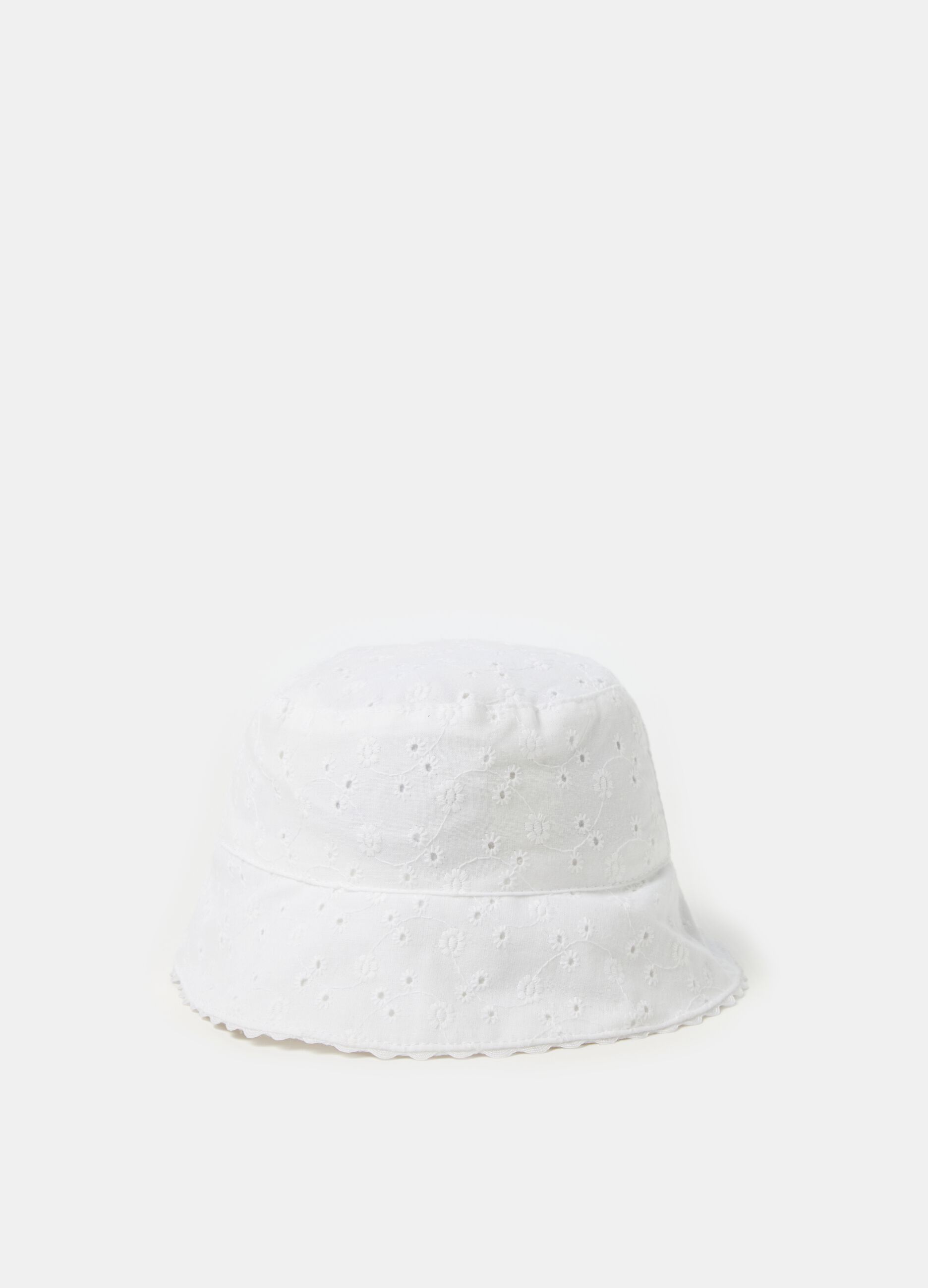 Sombrero cloche de bordado inglés