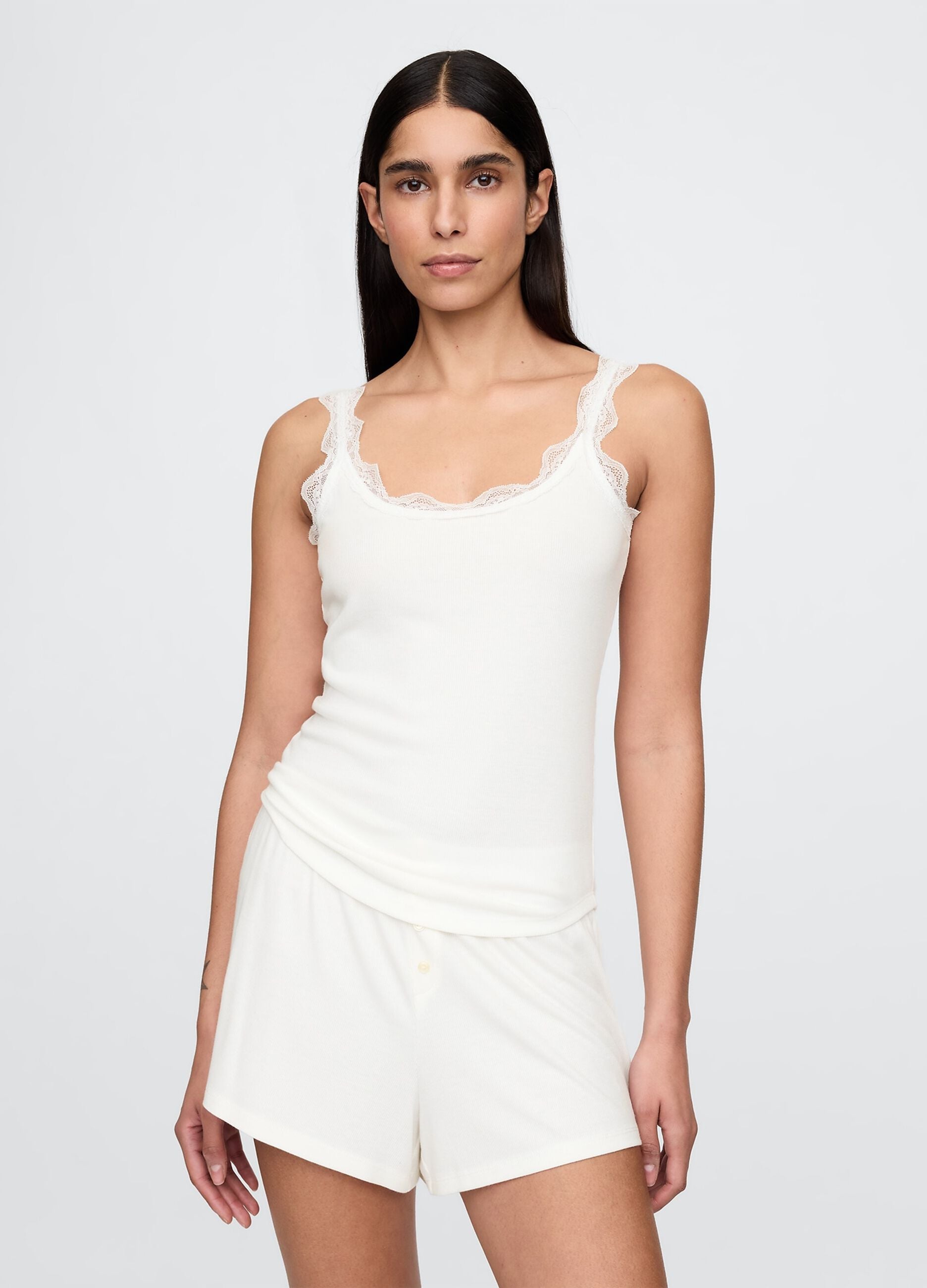 Wei&szlig;e Stretch-Pyjamas mit Spitzendetails