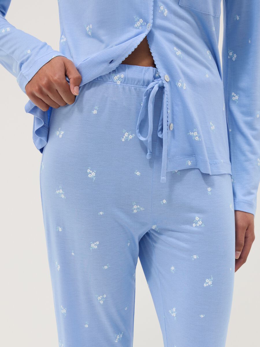 Blaue Viskose-Pyjamas im Regular Fit mit Blumenmuster_3