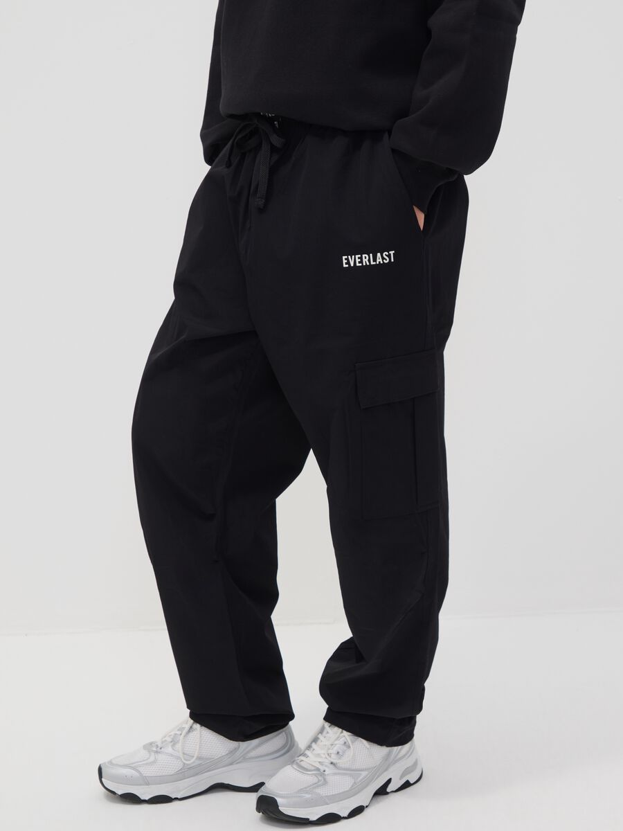 Black sporty cargo trousers with drawstring_3