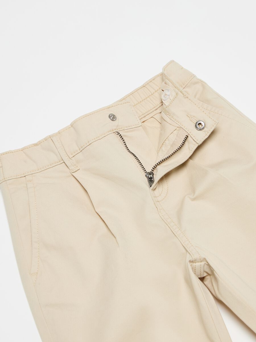 Trousers with pleats_2