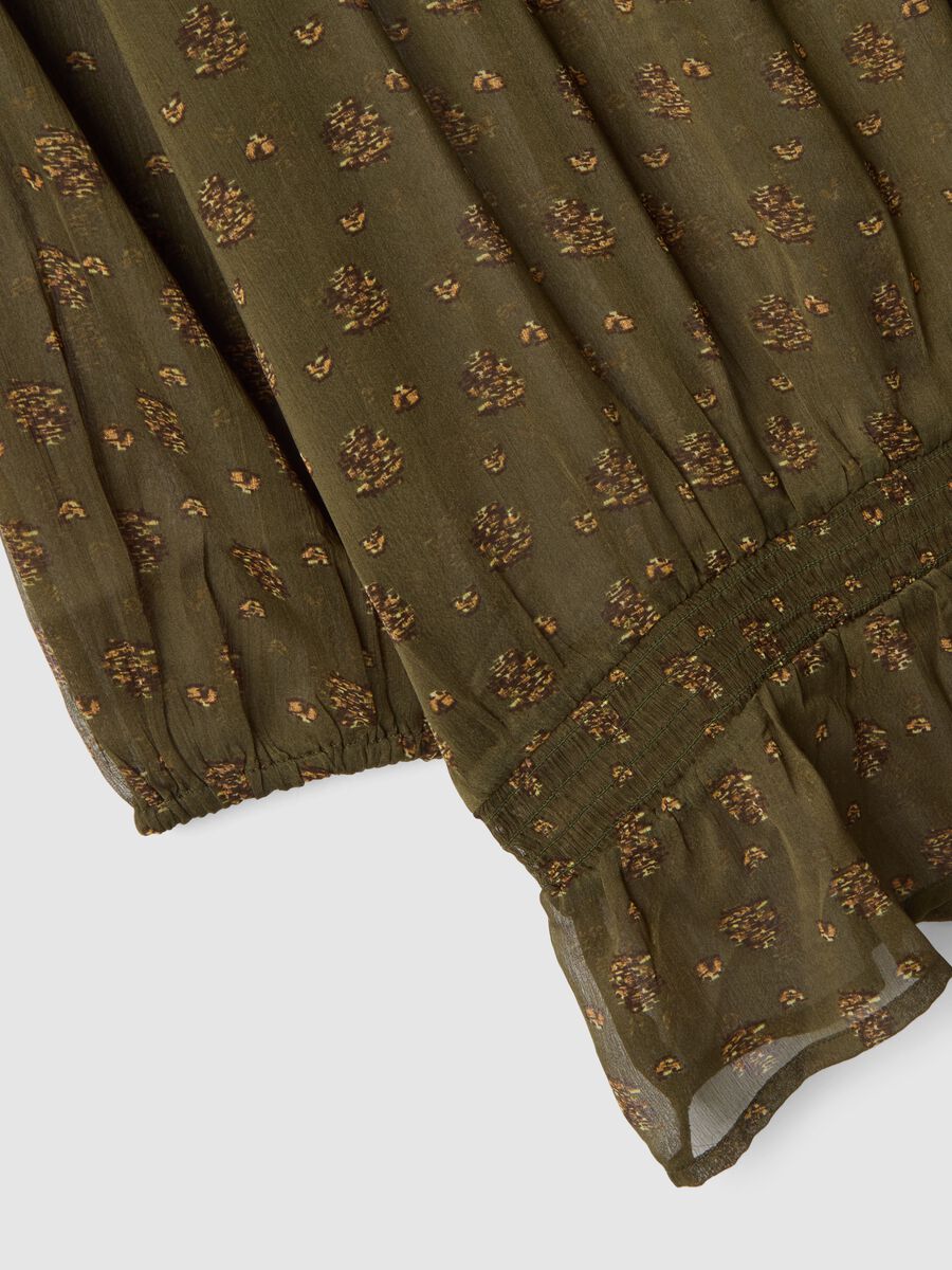 Green maternity blouse with boat neckline and fantasy print_5