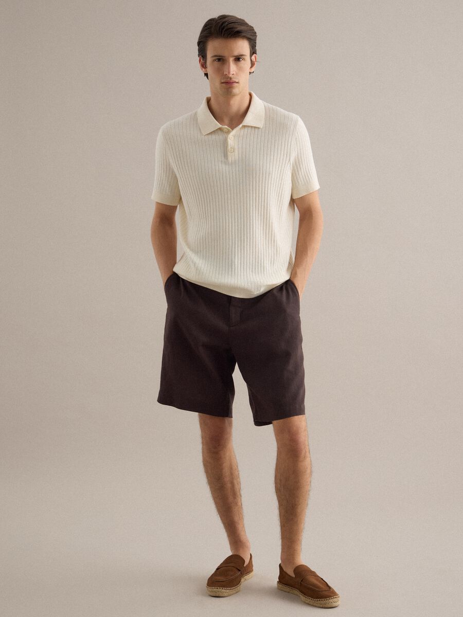 Braune Bermuda Shorts aus reinem Leinen mit regul&auml;rer Passform_0