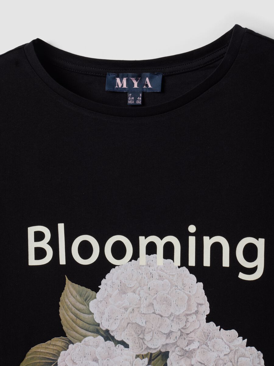 Black pure cotton T-shirt with floral print, regular fit_5
